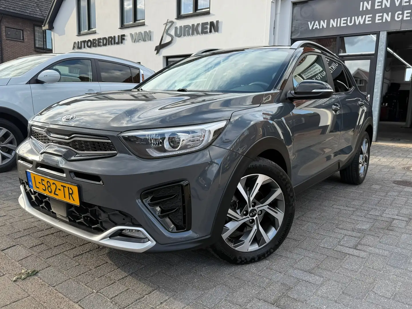Kia Stonic 1.0 T-GDi MHEV GT-Line,Panoramadak, Apple Carplay/ Grijs - 1