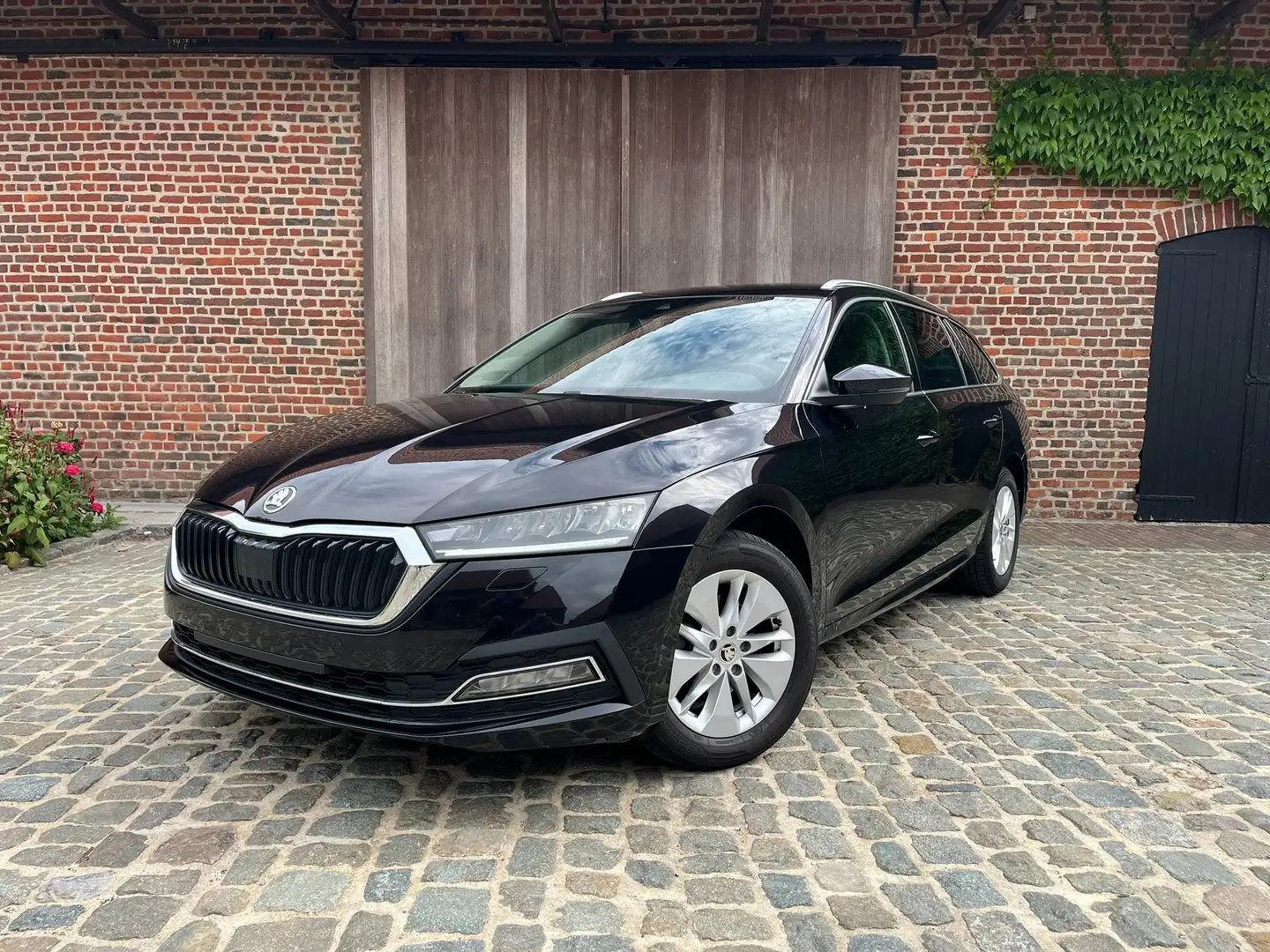 Skoda Octavia Combi 1.0 DSG Ambition Carplay Cam Pdc Trekhaak Czarny - 1