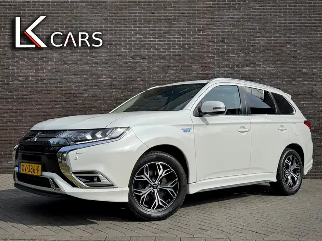 Mitsubishi Outlander PHEV | TREKHAAK | CARPLAY | SCHUIFDAK