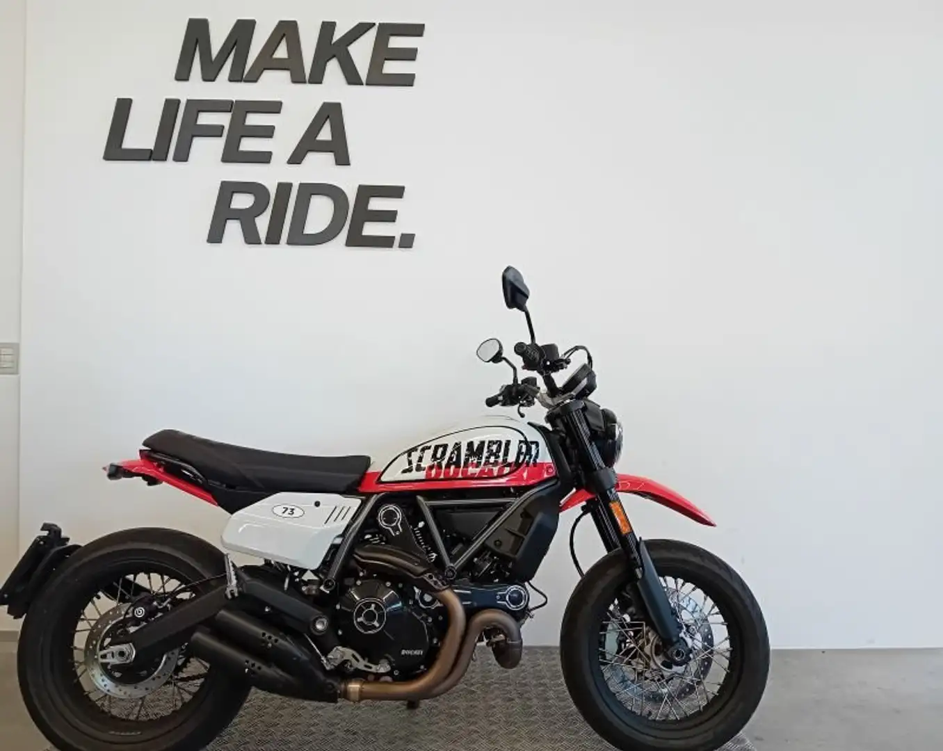 Ducati Scrambler 800 Urban Motard Bianco - 1