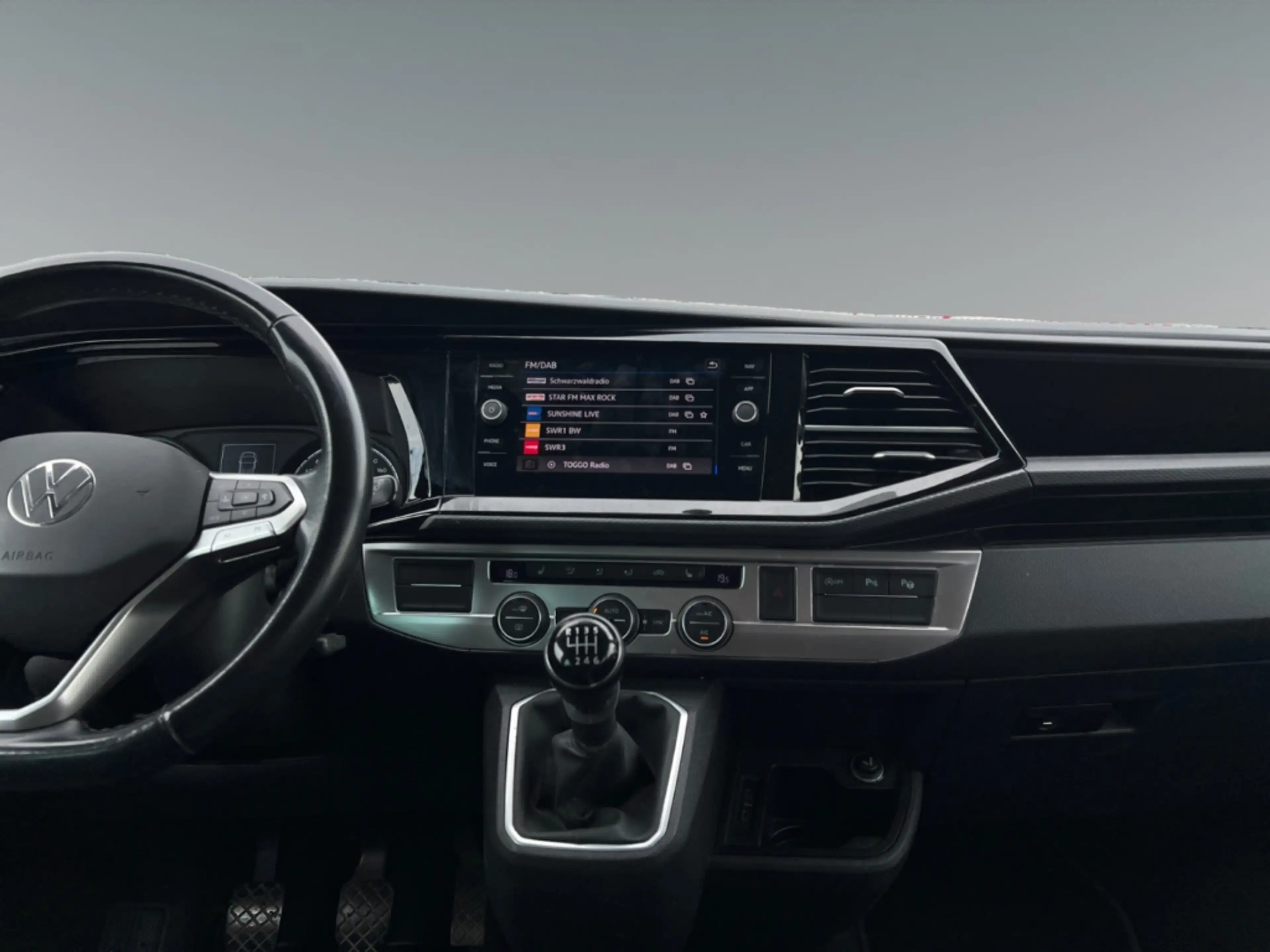 Volkswagen T6.1 Multivan FWD AHK-abnehmbar Navi Apple CarPlay Android Auto — photo 6