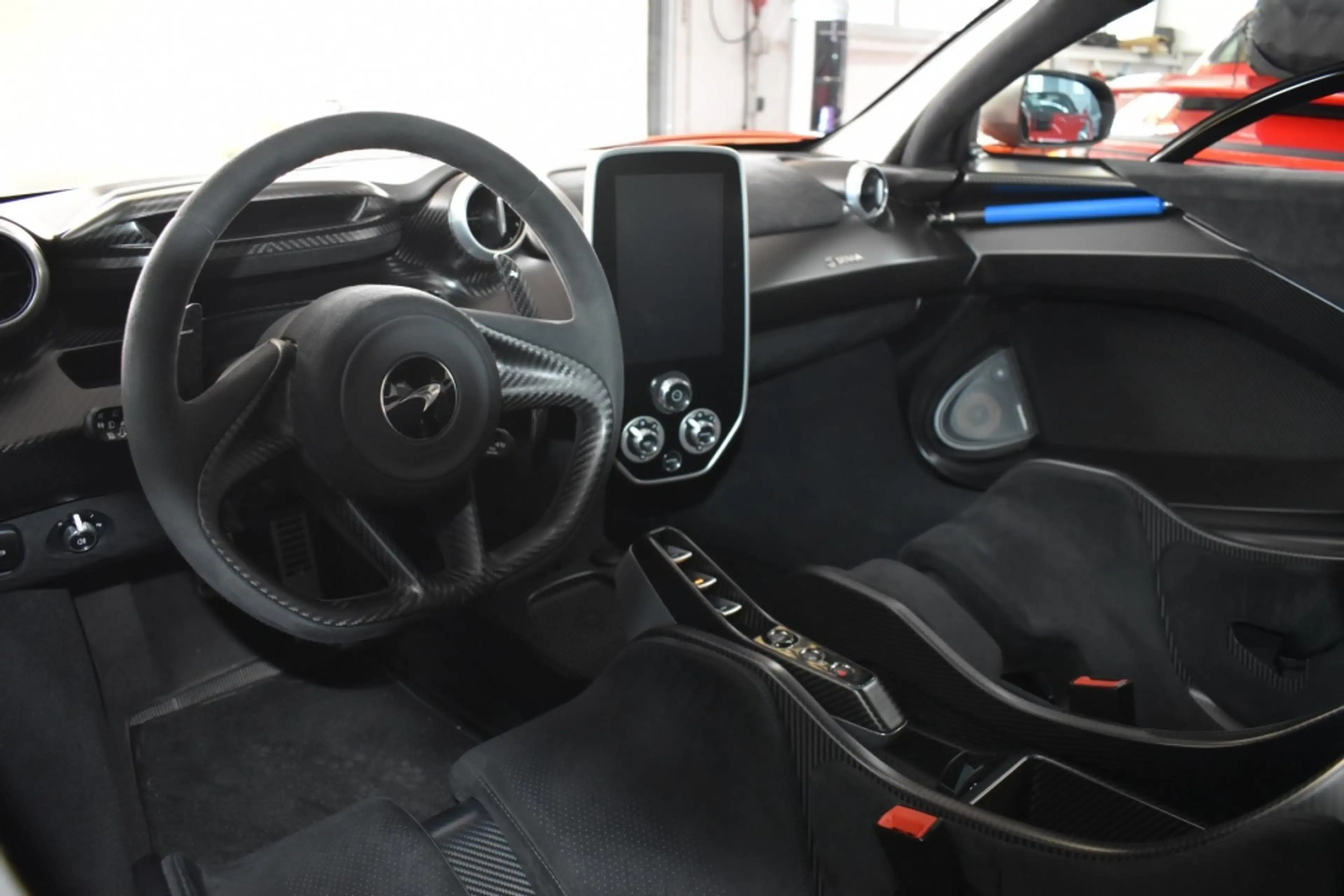 McLaren Senna Lifting Kamera Soundsystem CeramicBremsen — photo 8