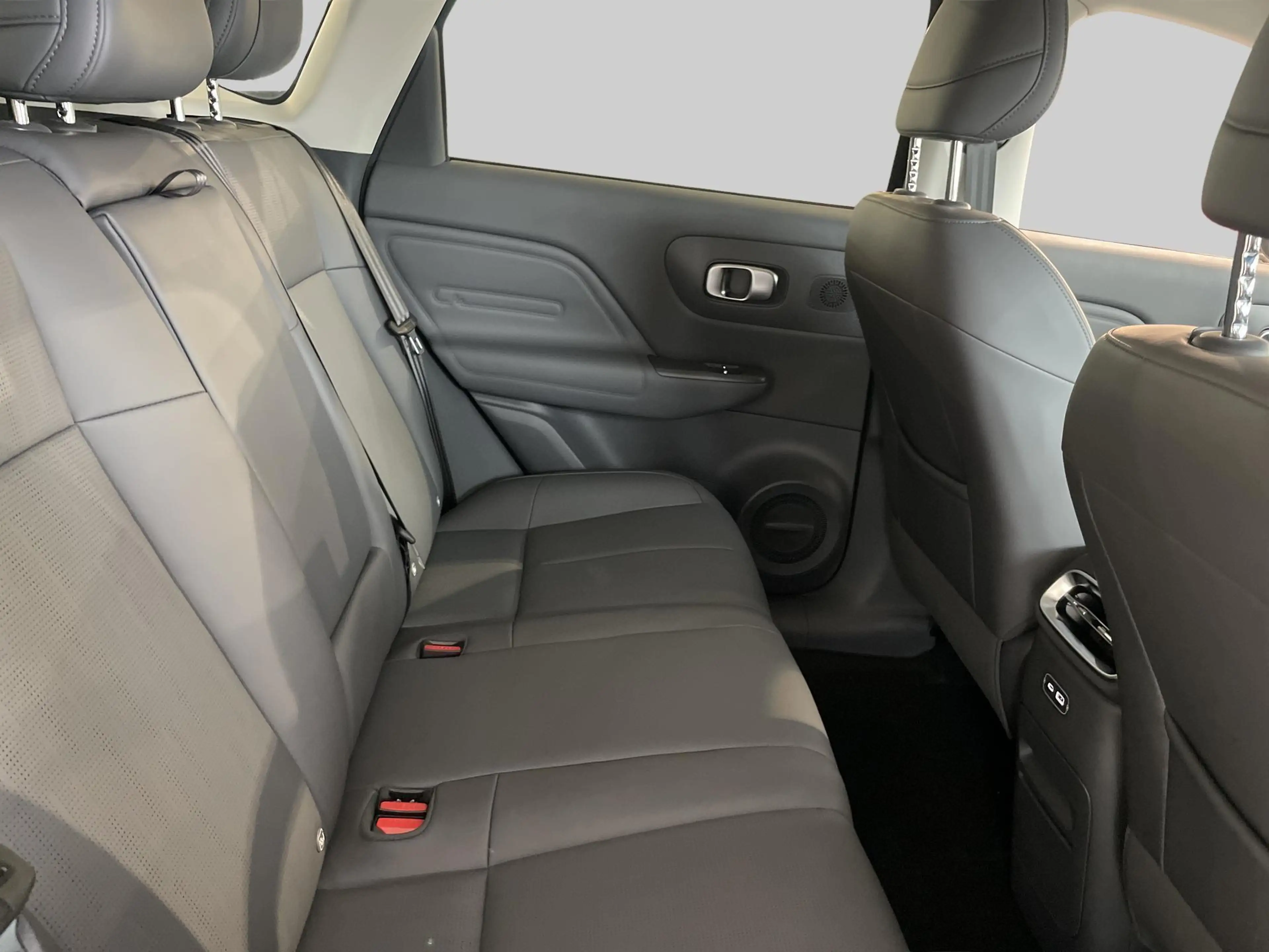 Leapmotor B10 Design Hybrid EV 18.8 kWh — photo 14