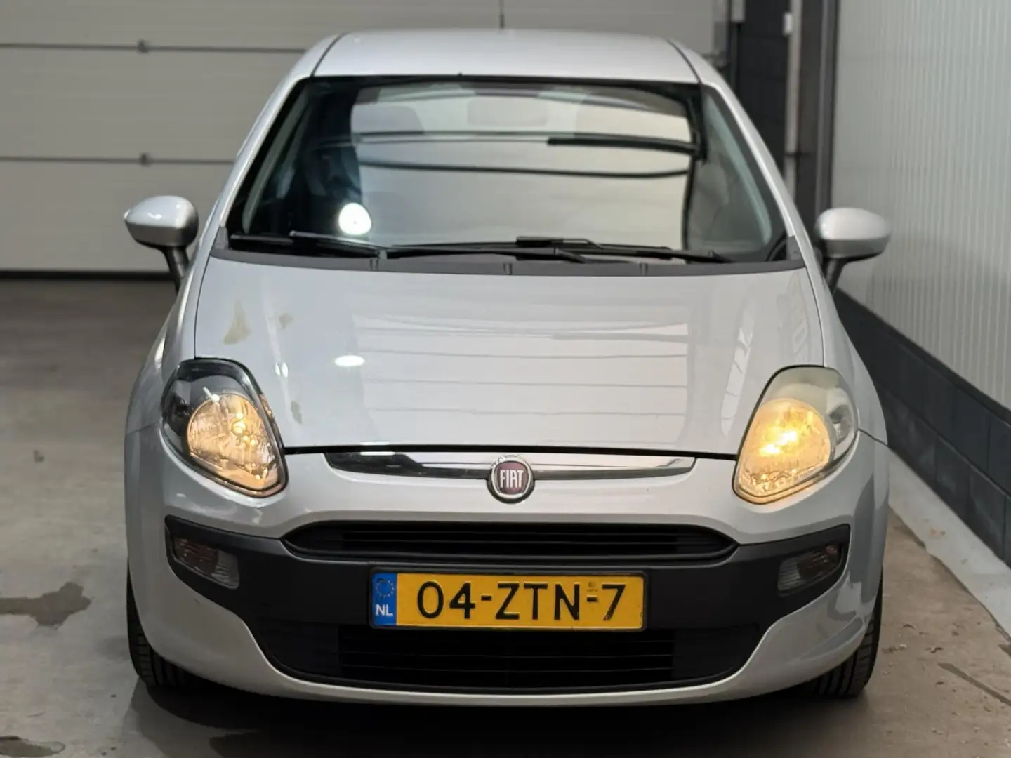 Fiat Punto Evo 1.2 Active Grijs - 2