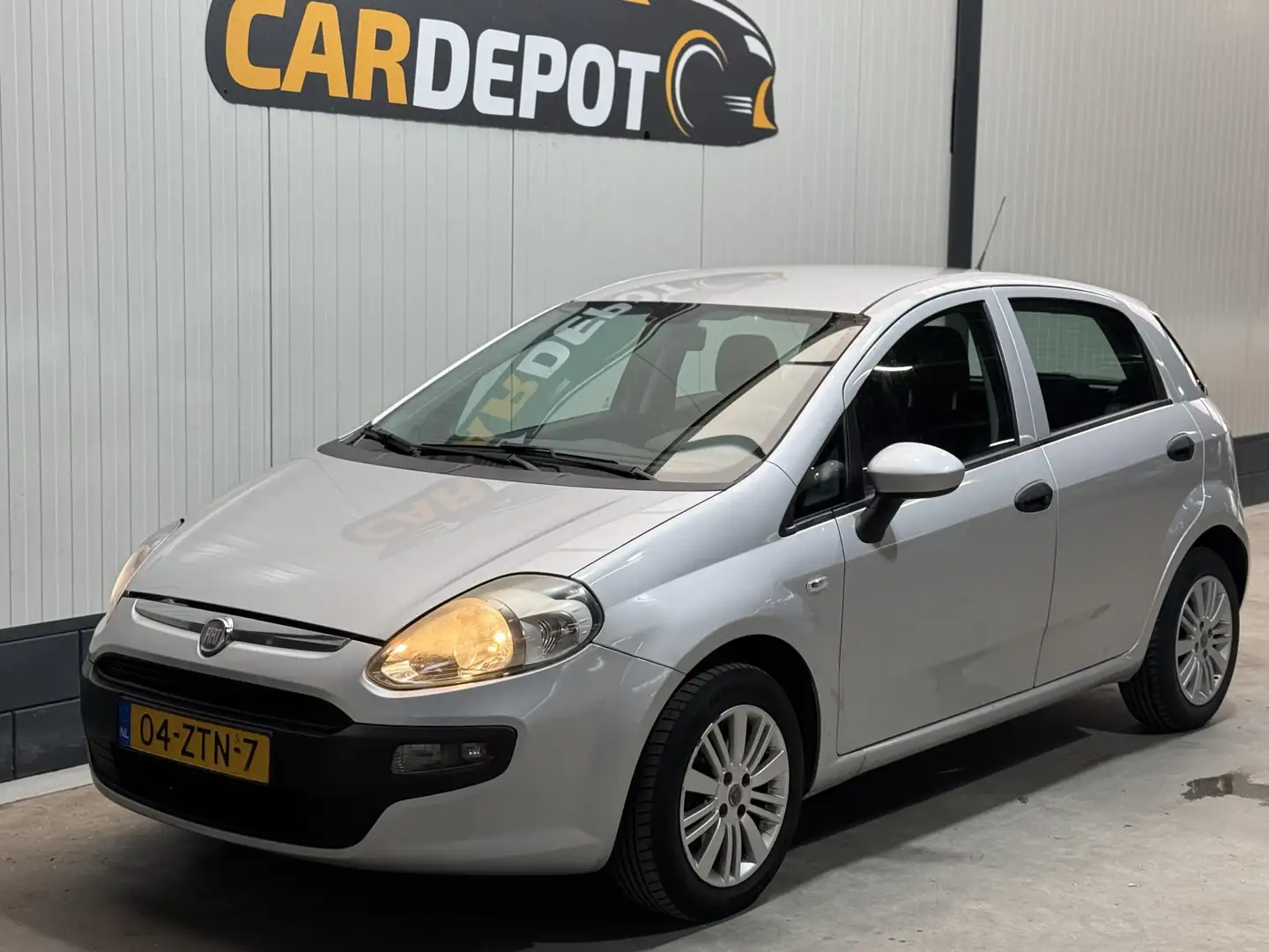 Fiat Punto Evo 1.2 Active Grijs - 1