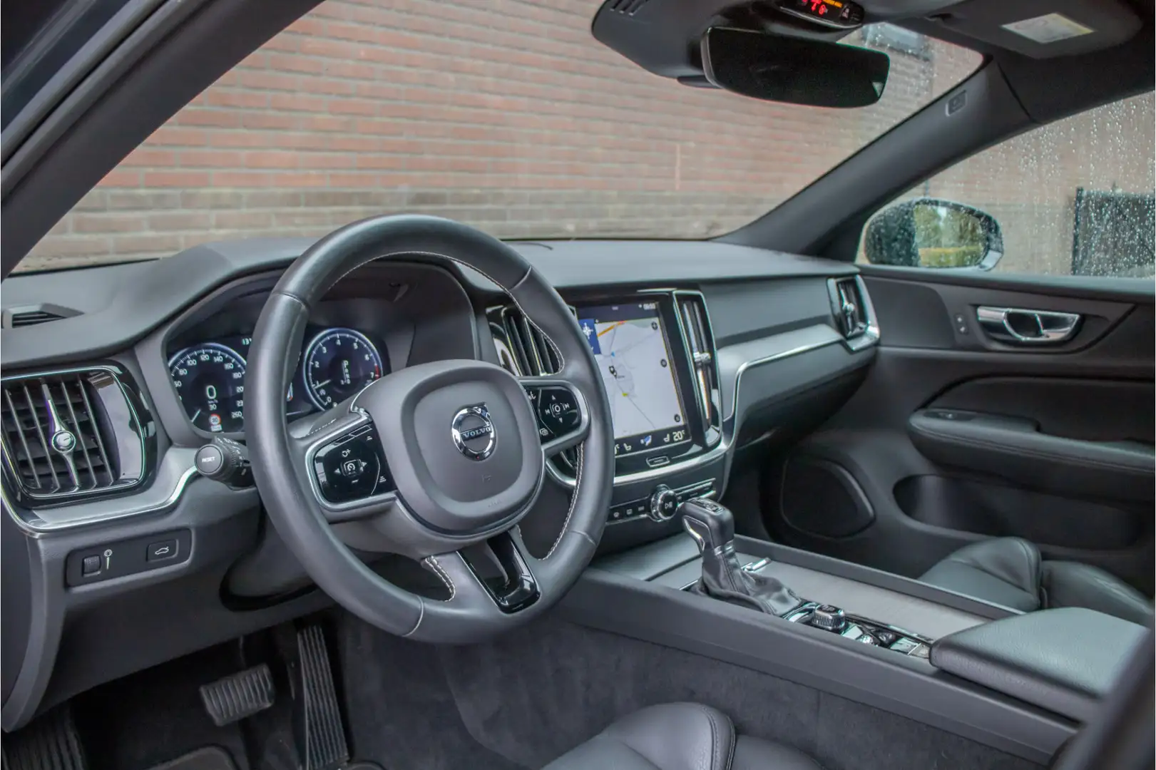 Volvo V60 T4 Inscription, Origineel NL, Polestar, Adaptive C Grijs - 2