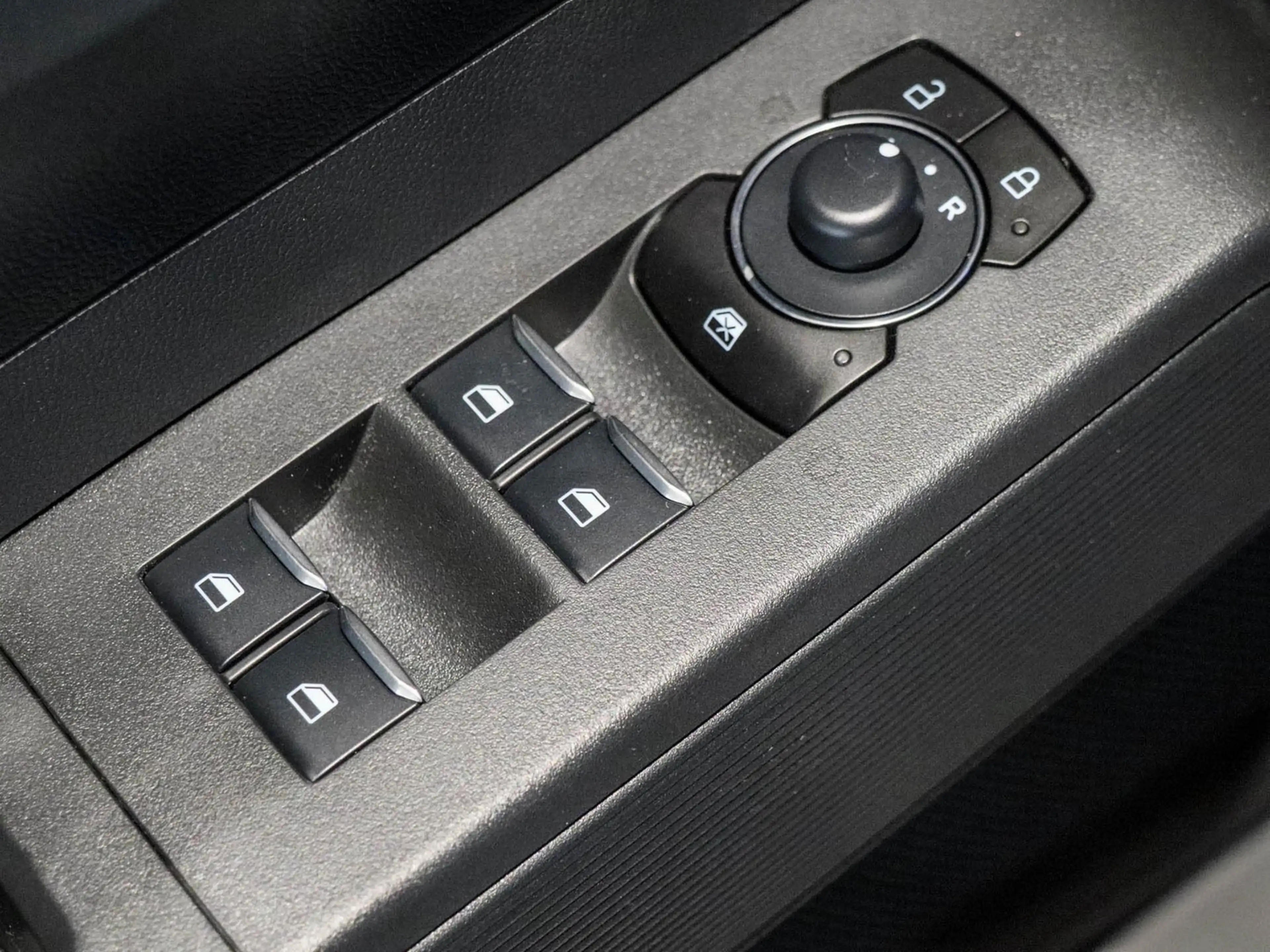 Ford Tourneo Courier Titanium Automatik — photo 14