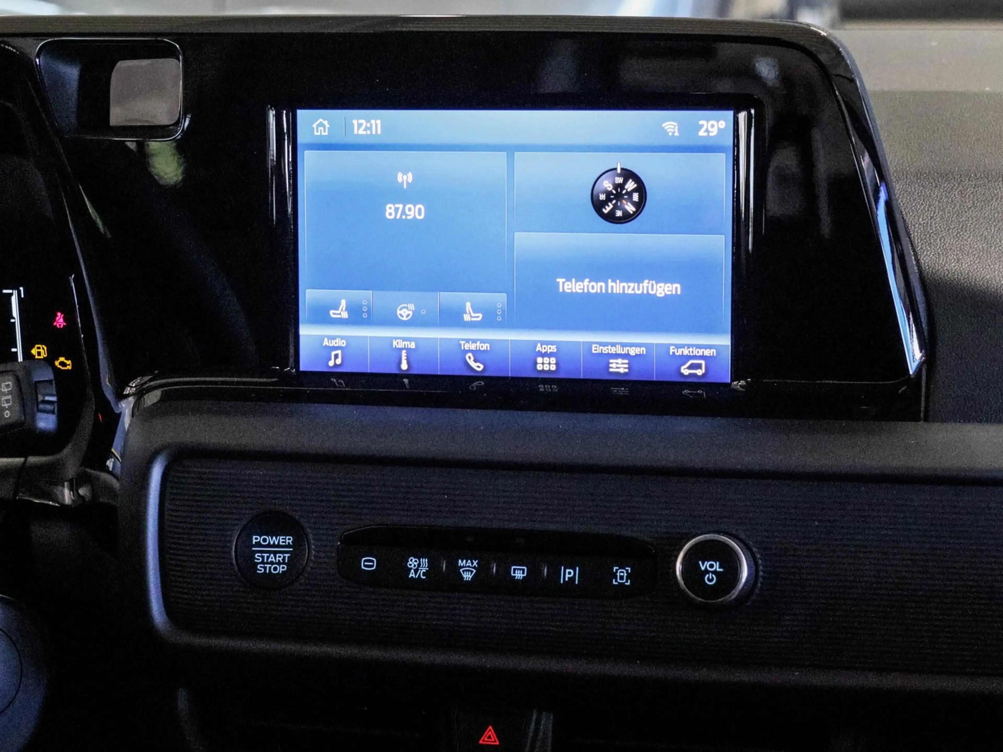 Ford Tourneo Courier Titanium Automatik — photo 7
