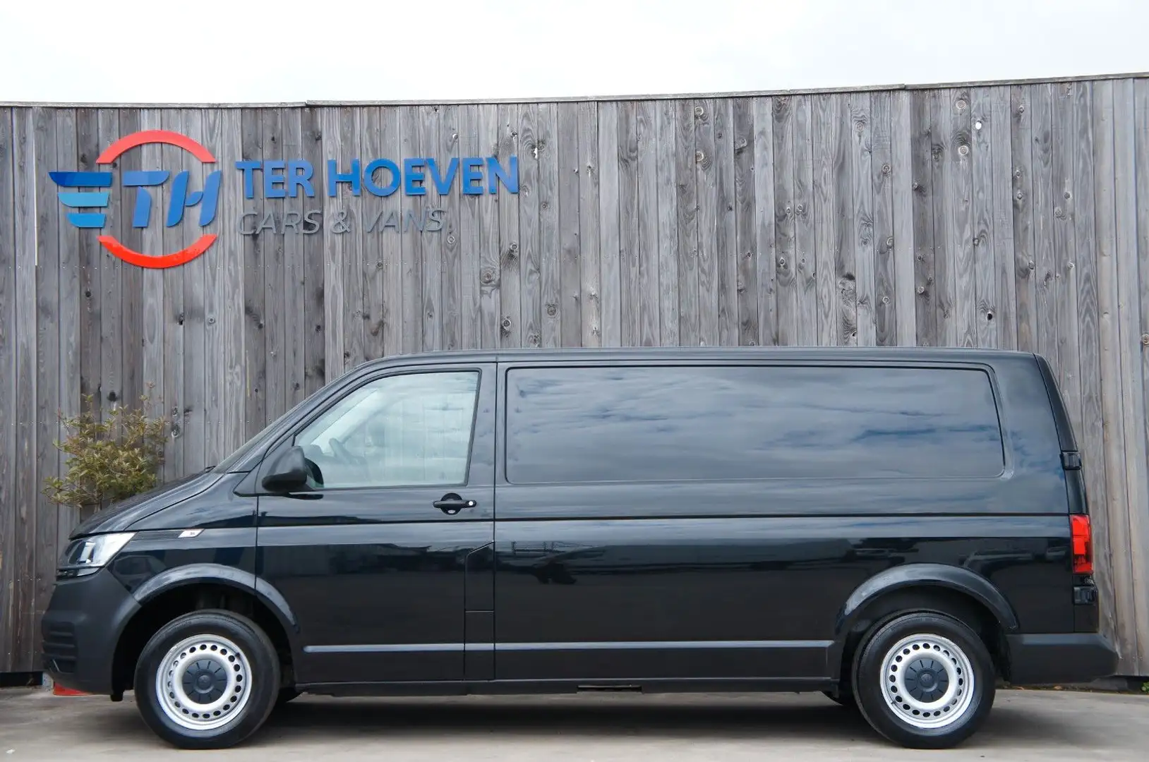 Volkswagen T6 Transporter 2.0 TDi Lang Klima Tempom 81KW E6 Schwarz - 1