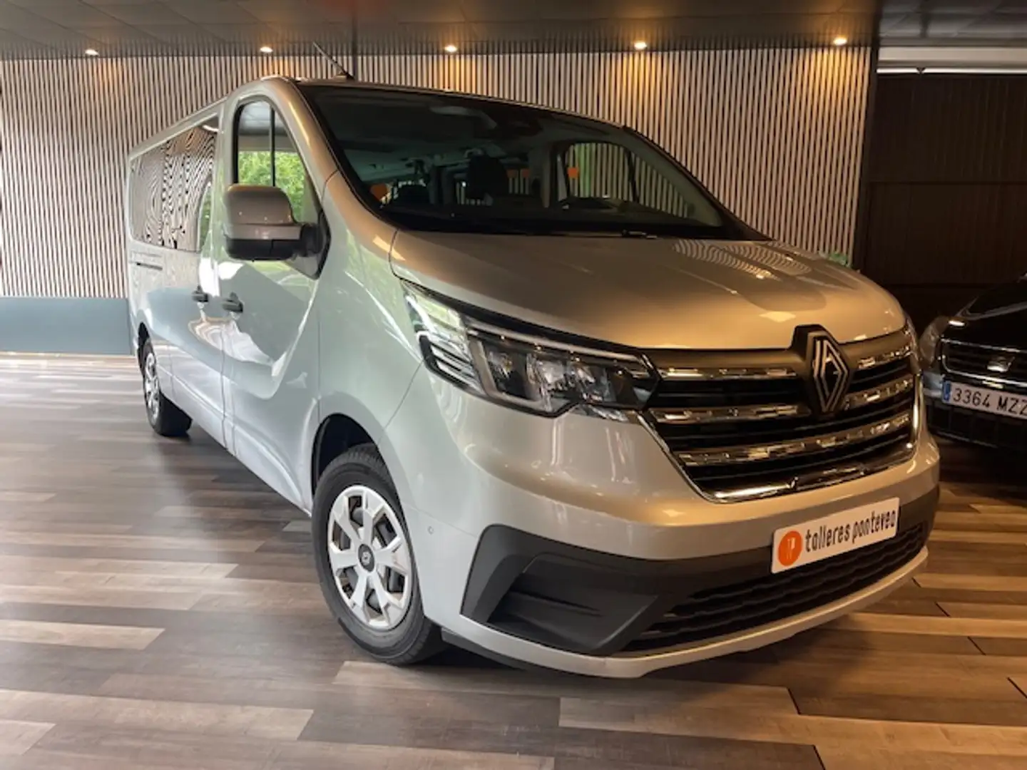 Renault Trafic 2.0dCi Energy Blue Authentic Largo 110kW Gris - 2