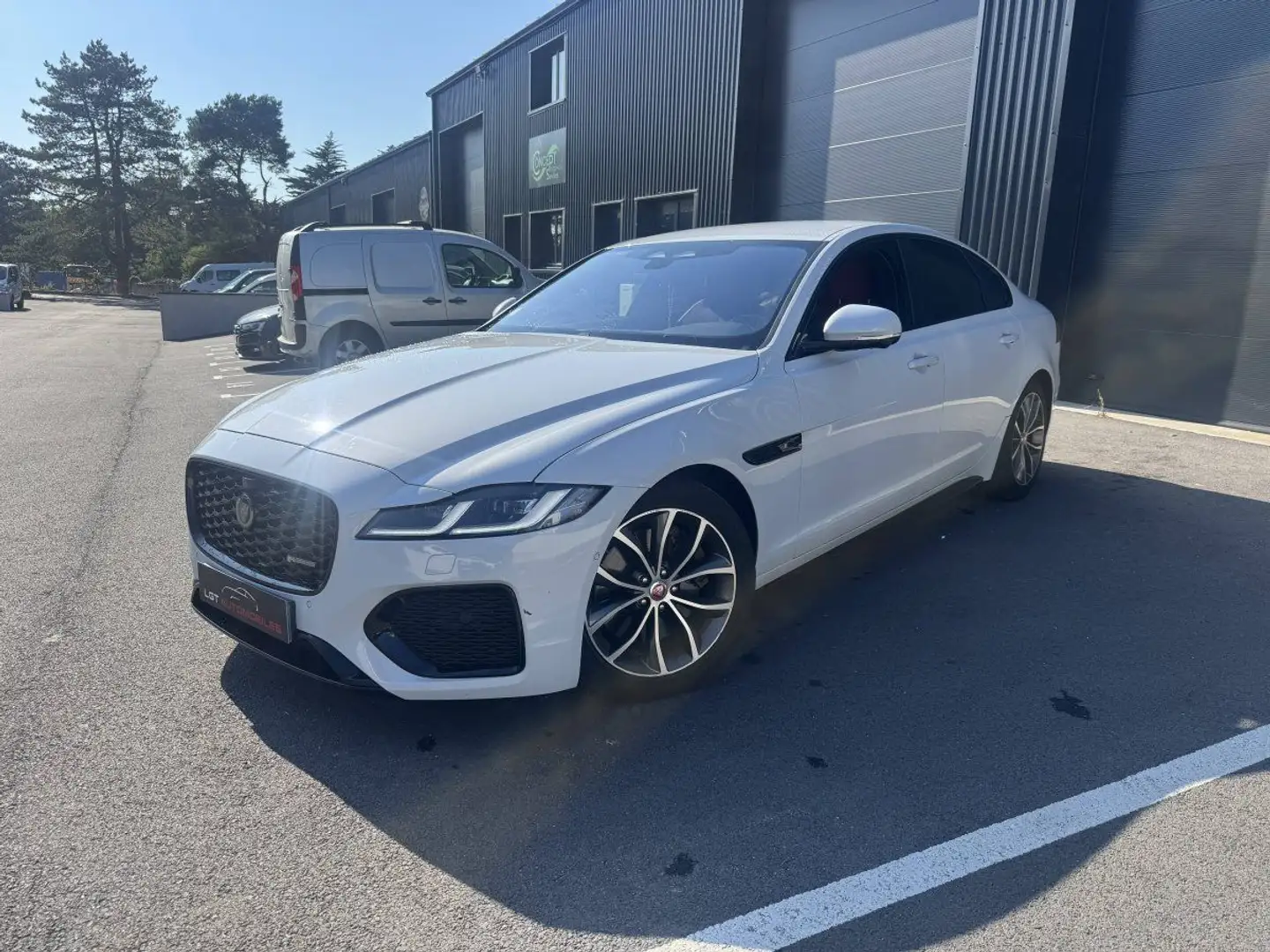 Jaguar XF II 2.0T 200ch R-Sport BVA Blanc - 1