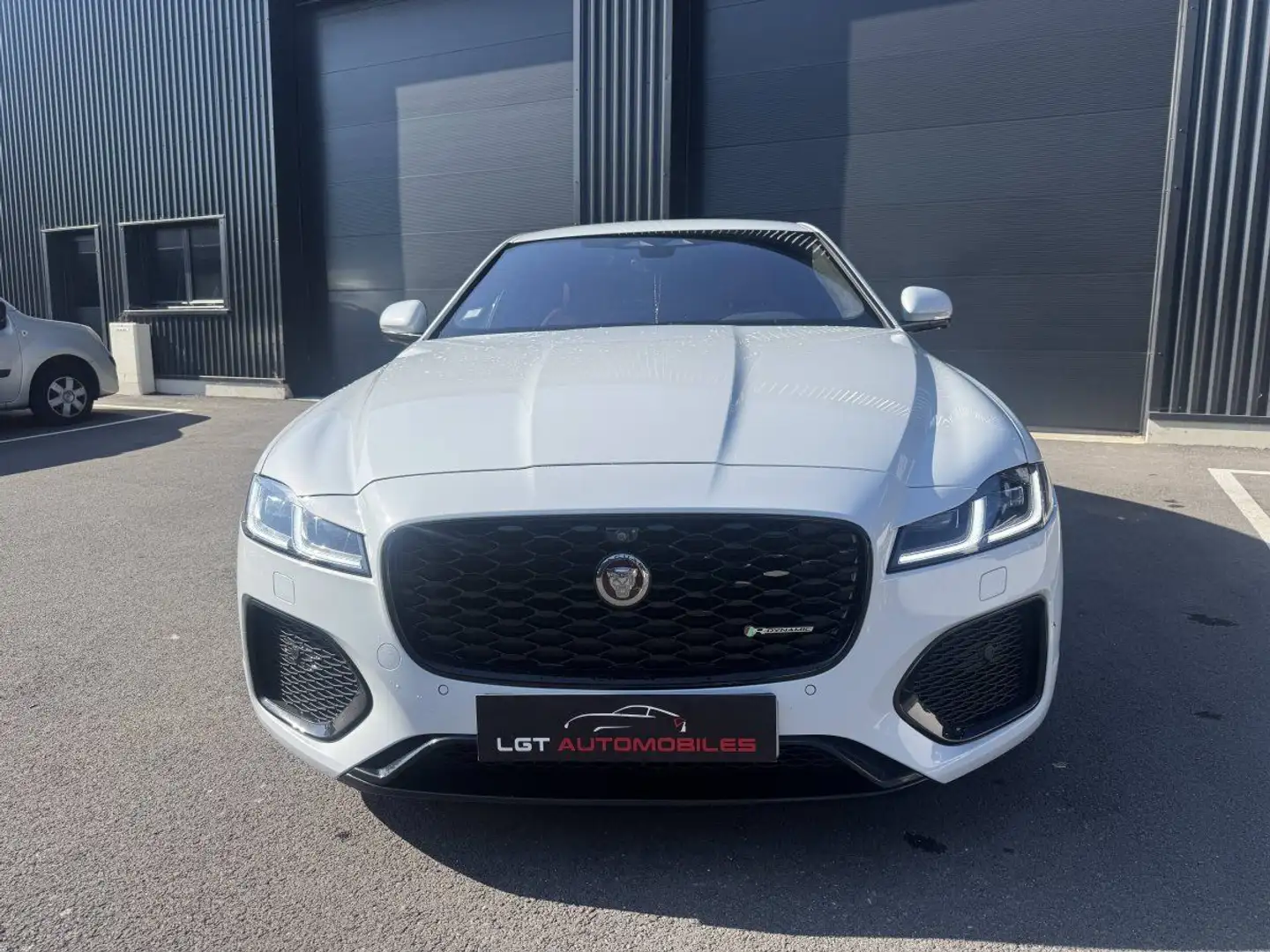 Jaguar XF II 2.0T 200ch R-Sport BVA Blanc - 2