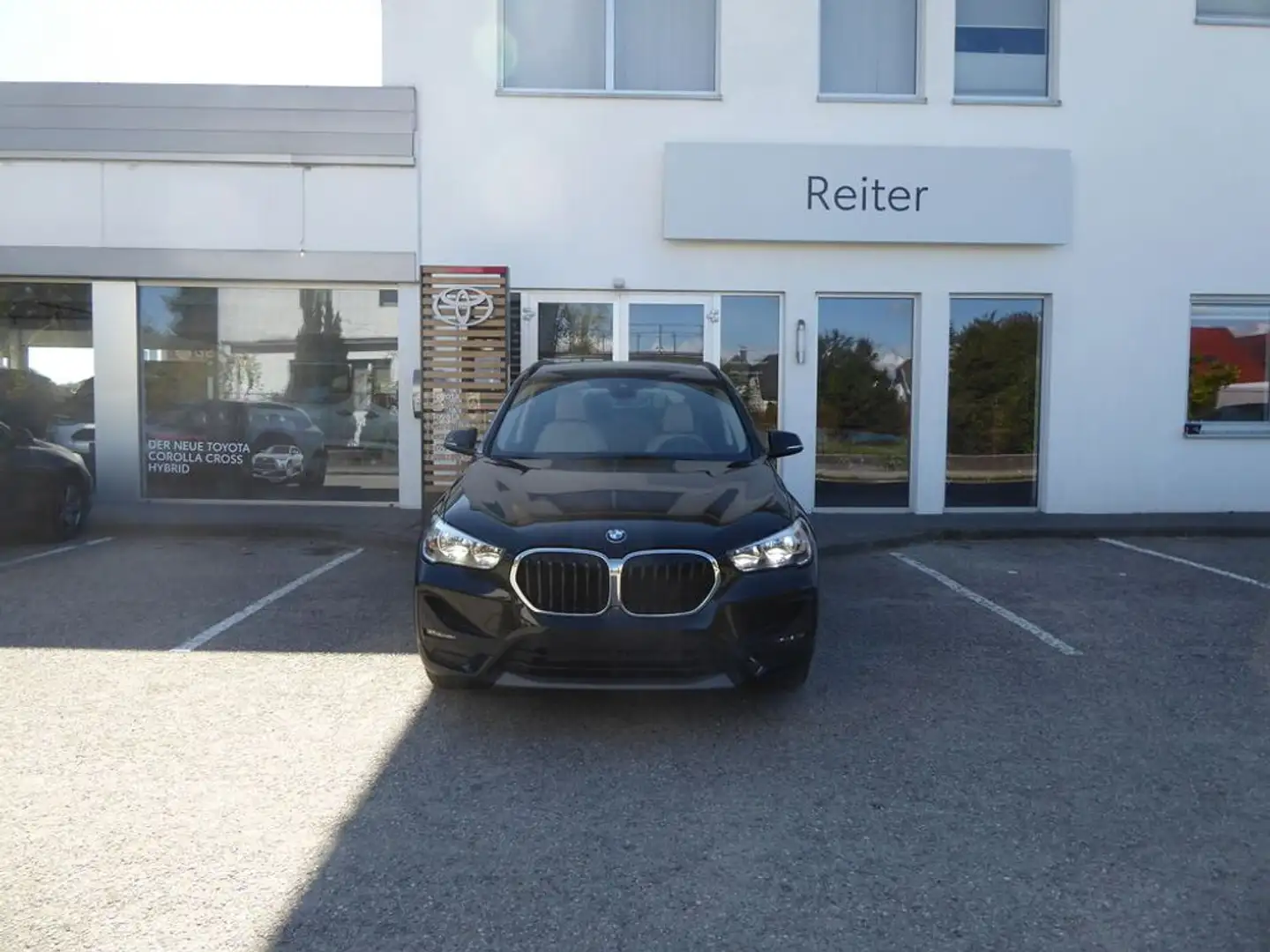 BMW X1 sDrive18d Aut. *NAVI*LEDER*SHZ* Schwarz - 1
