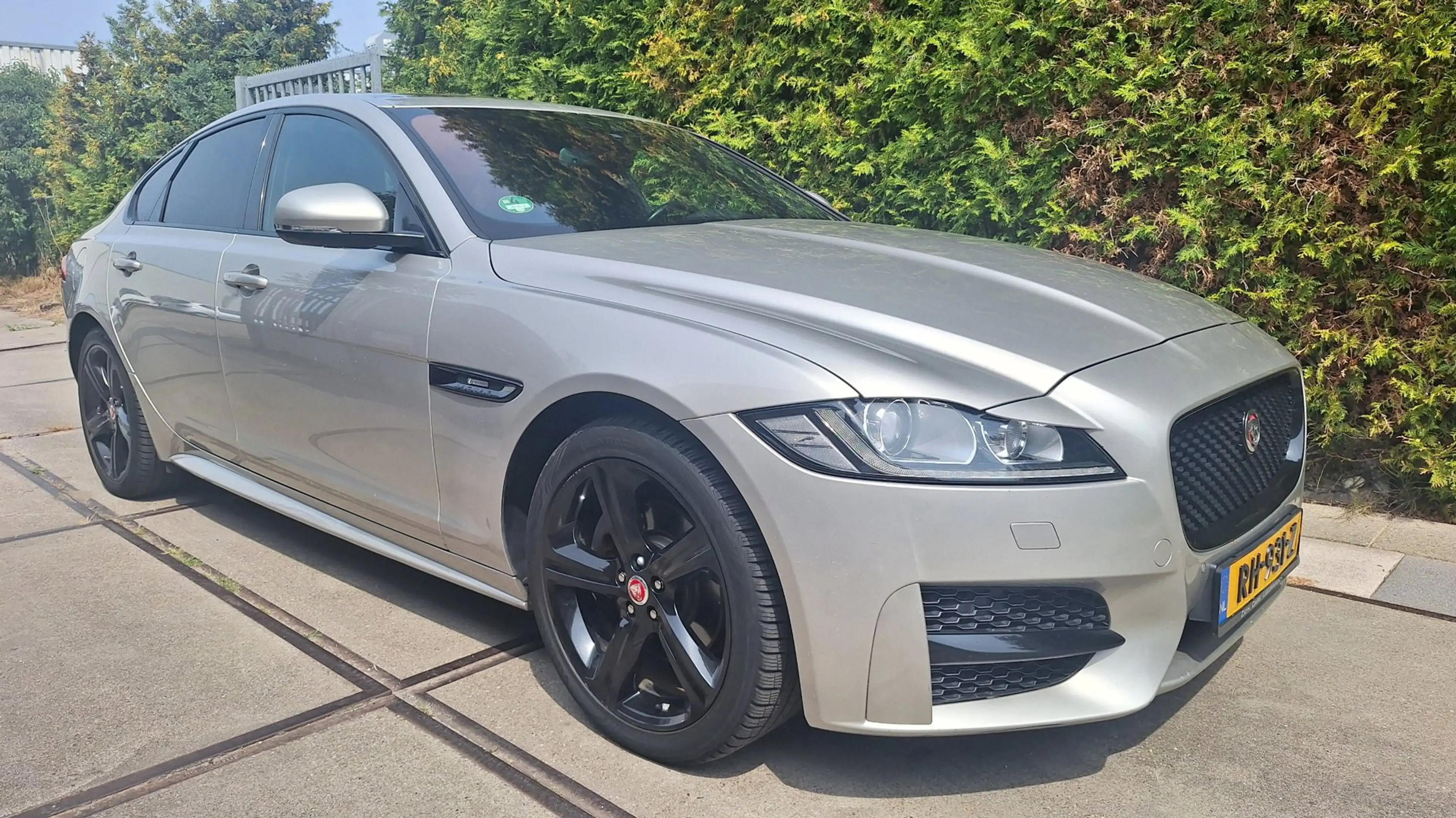 Jaguar XF 2.0d Portfolio — photo 3