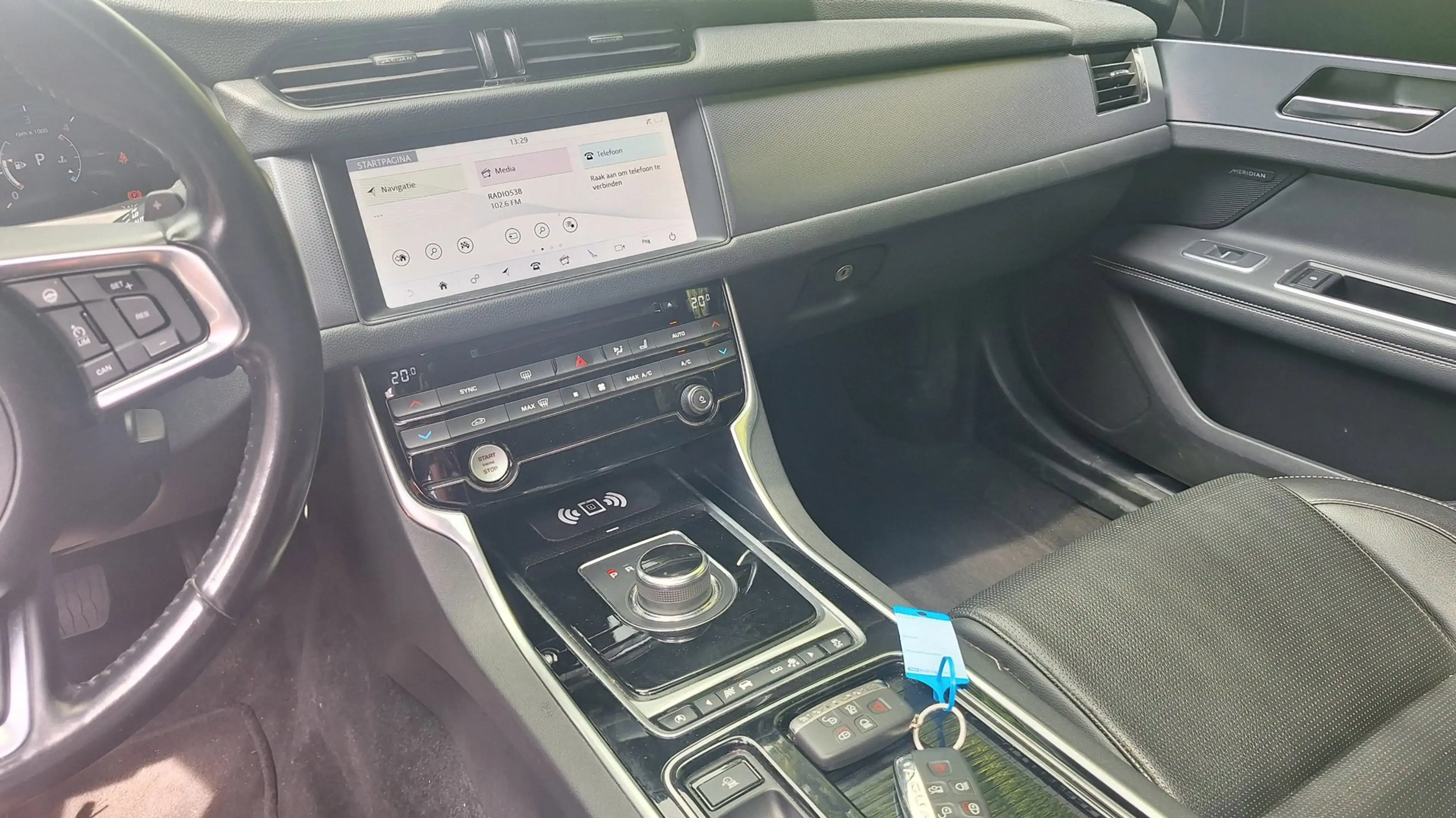 Jaguar XF 2.0d Portfolio — photo 8