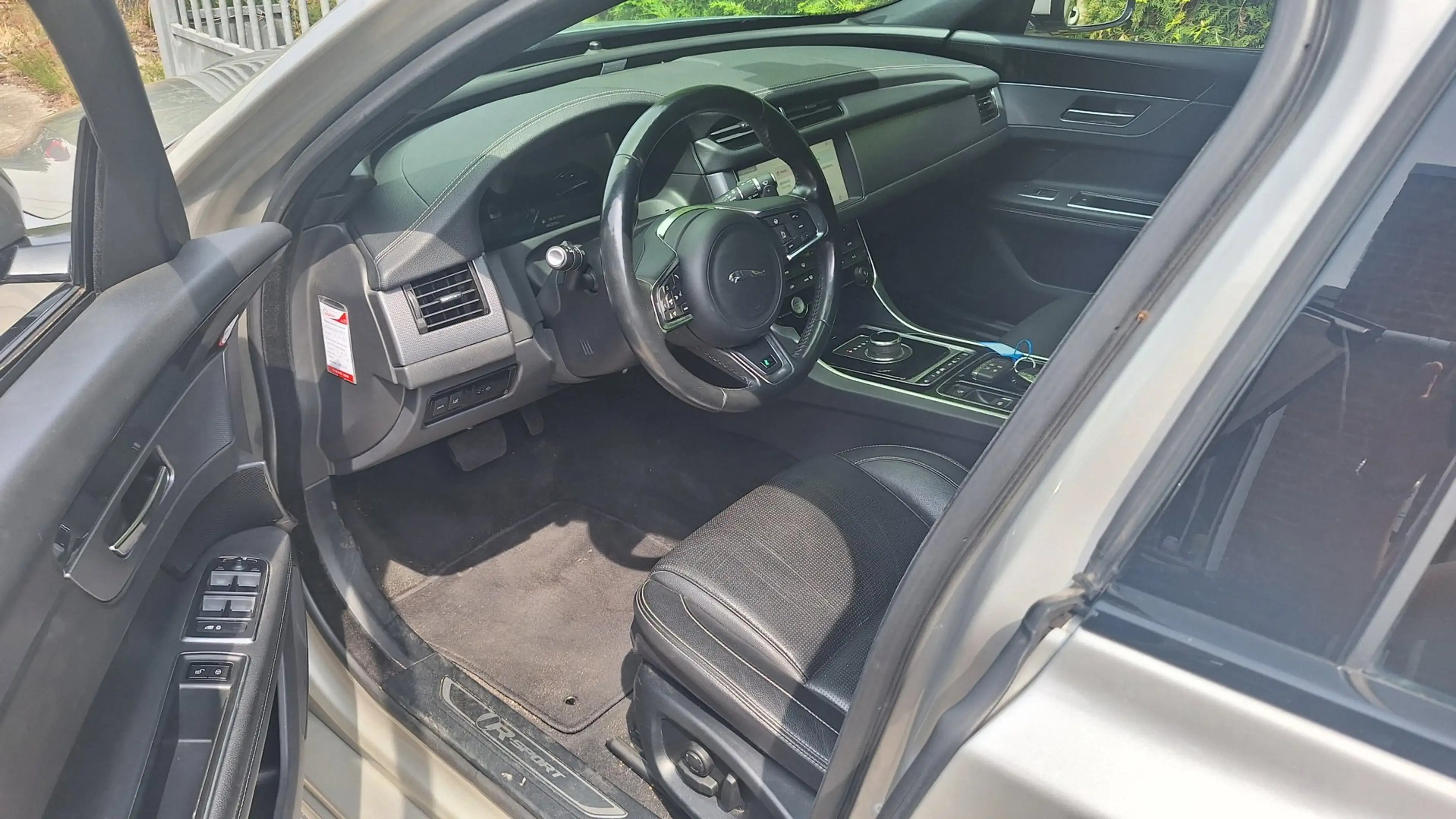 Jaguar XF 2.0d Portfolio — photo 5