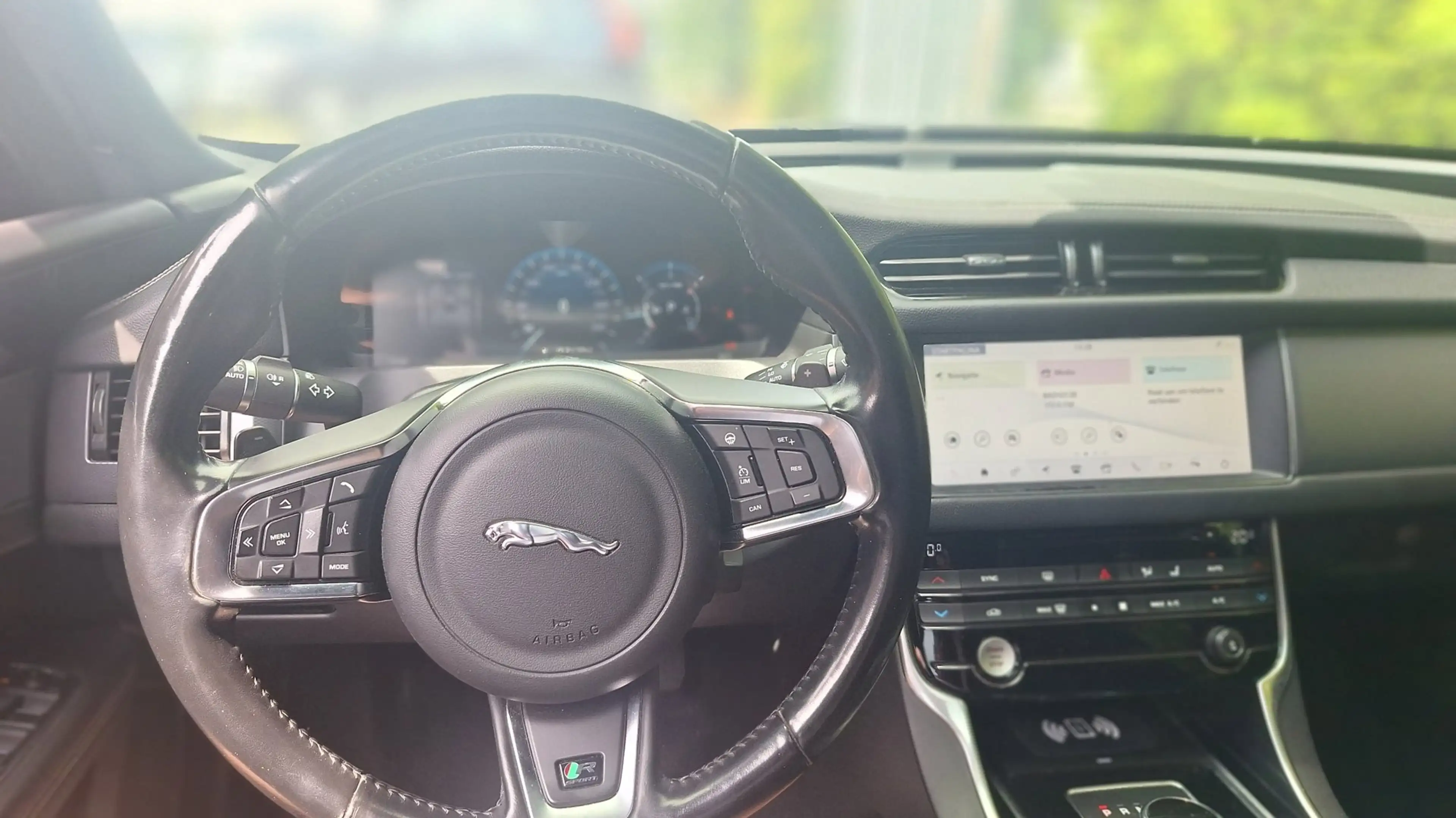 Jaguar XF 2.0d Portfolio — photo 6