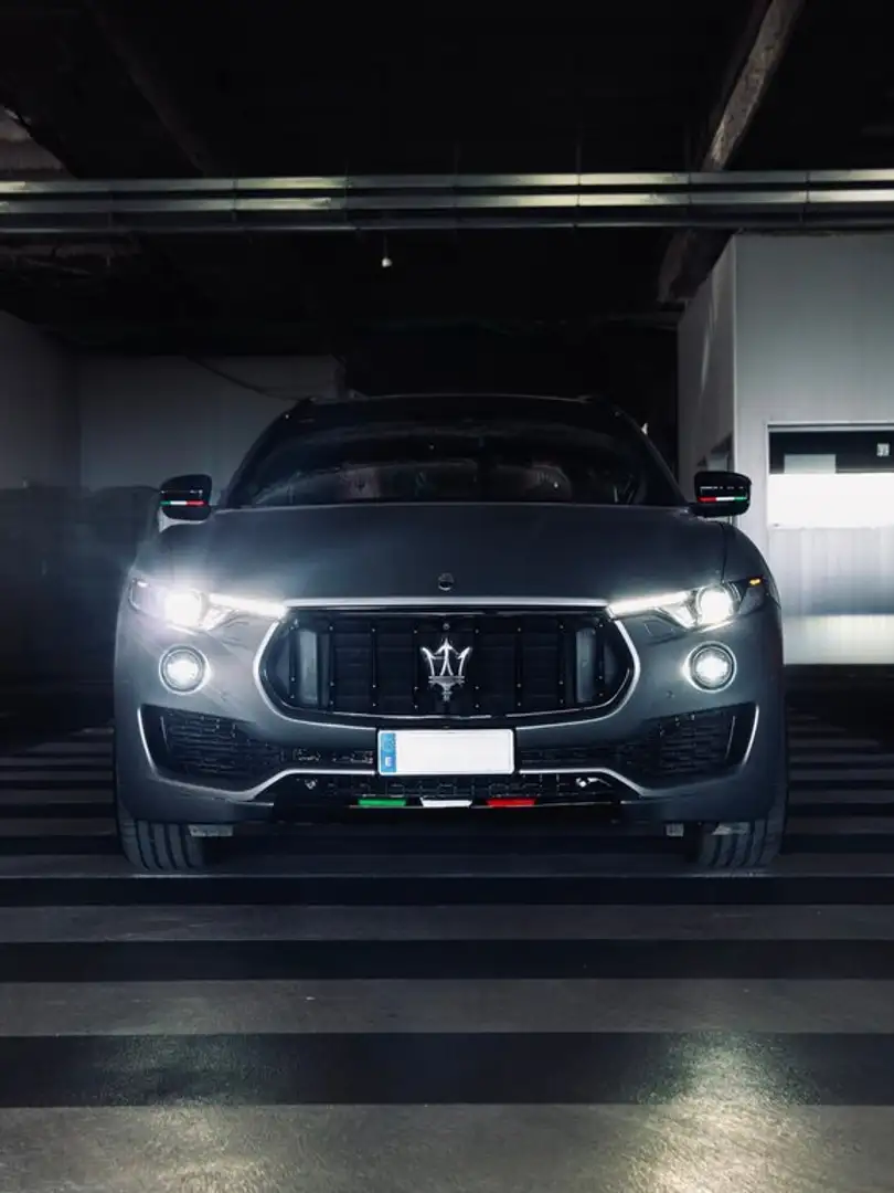 Maserati Levante V6 430 HP AWD S GranSport Gris - 2