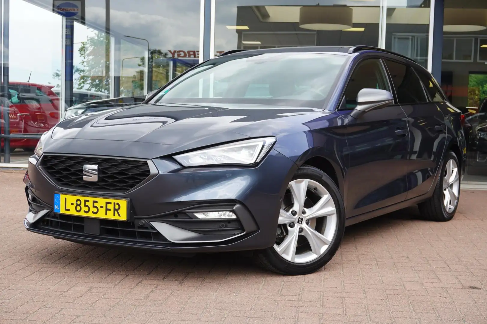 SEAT Leon Sportstourer 1.5 eTSI FR Launch Edition | Airco | Grijs - 1