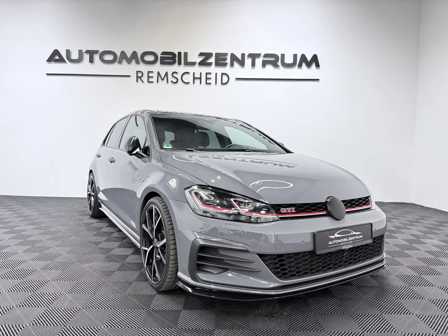 Volkswagen Golf GTI TCR*PANO*AKRAPOVIC*LEDER*KAM.*ACC*DCC Grau - 1