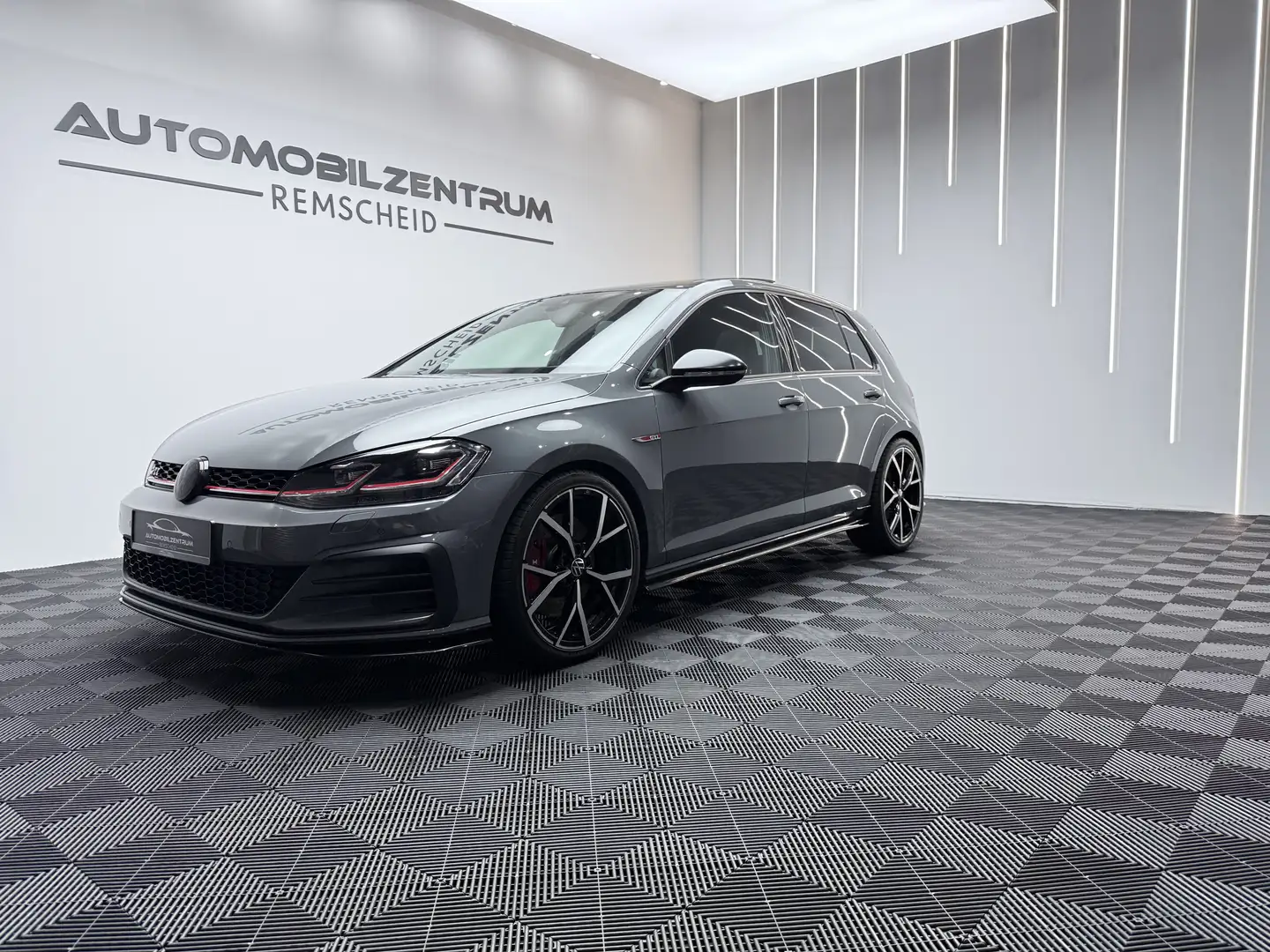 Volkswagen Golf GTI TCR*PANO*AKRAPOVIC*LEDER*KAM.*ACC*DCC Grau - 2