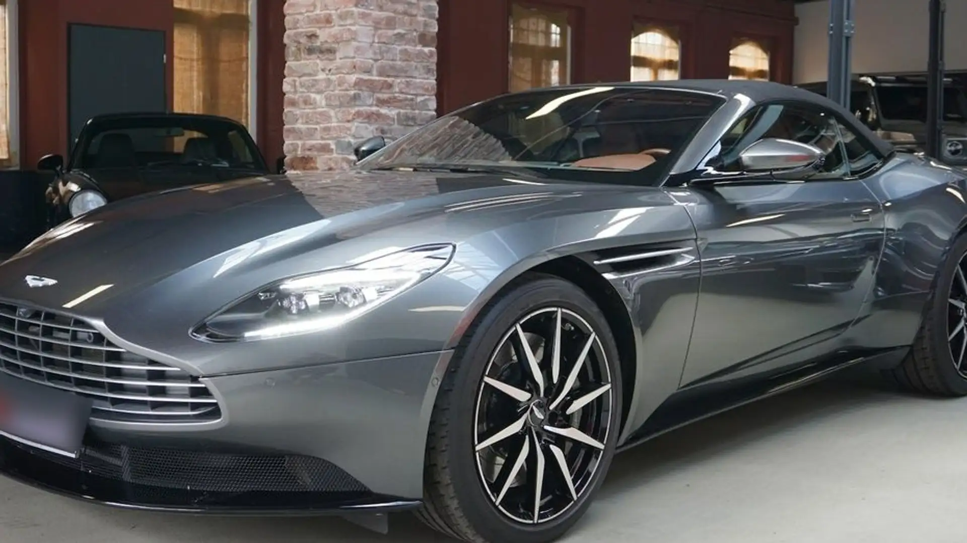 Aston Martin DB11 Volante 4.0 510 Grey - 2
