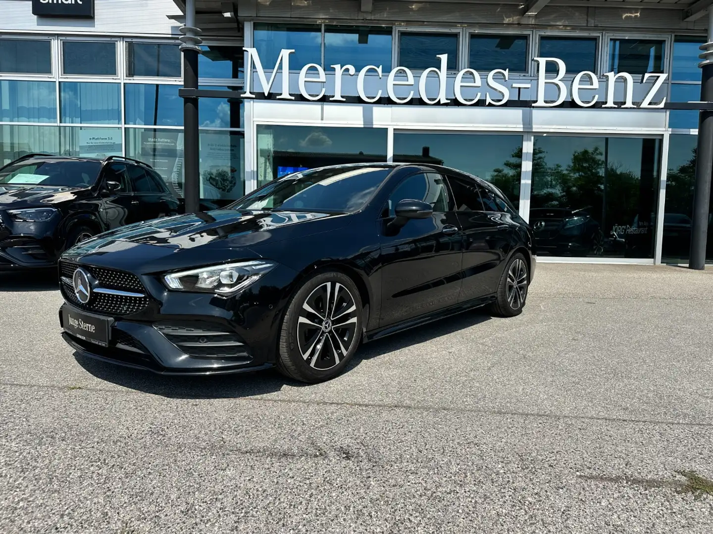 Mercedes-Benz CLA 180 Shooting Brake AMG Line Keyless Schalter Schwarz - 2