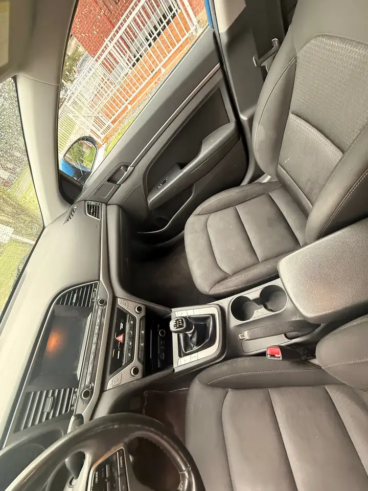 Hyundai ELANTRA снимка Hyundai ELANTRA