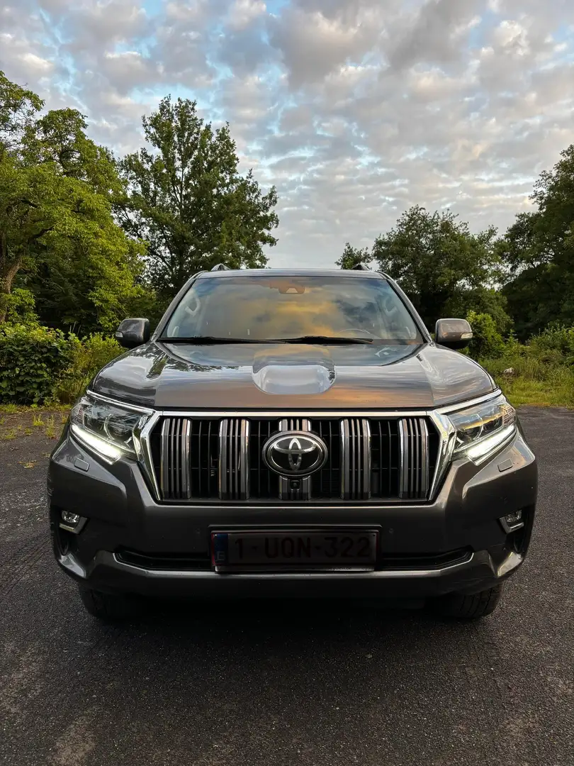 Toyota Land Cruiser 2.8 D-4D Automatik Executive Gris - 1