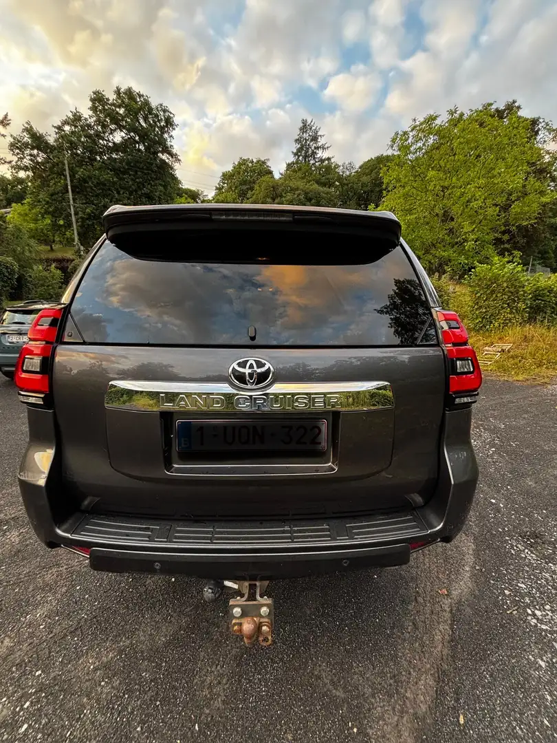 Toyota Land Cruiser 2.8 D-4D Automatik Executive Gris - 2