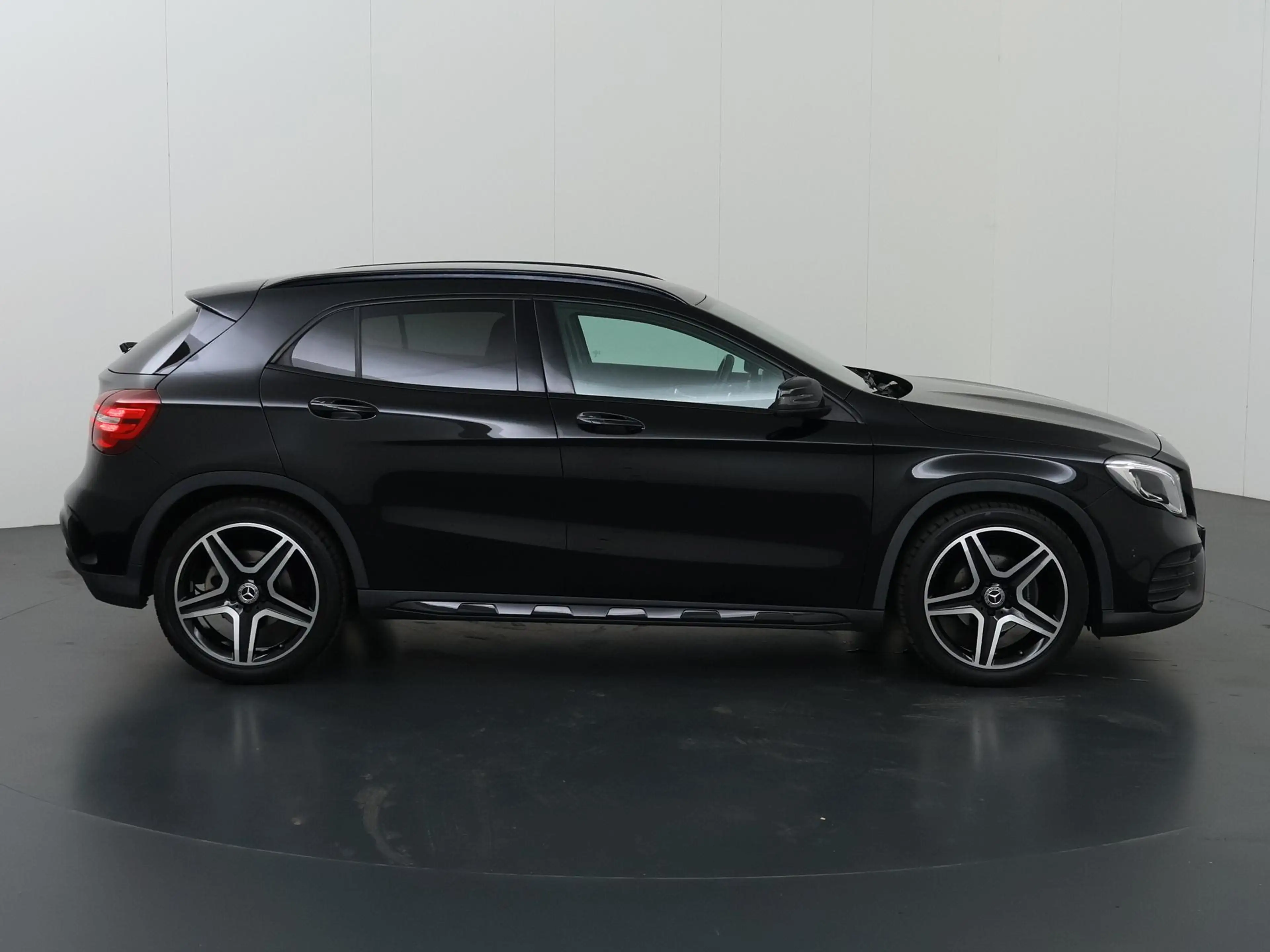 Mercedes-Benz GLA 180 Business Solution AMG | Night | Keyless | Achterui — photo 6