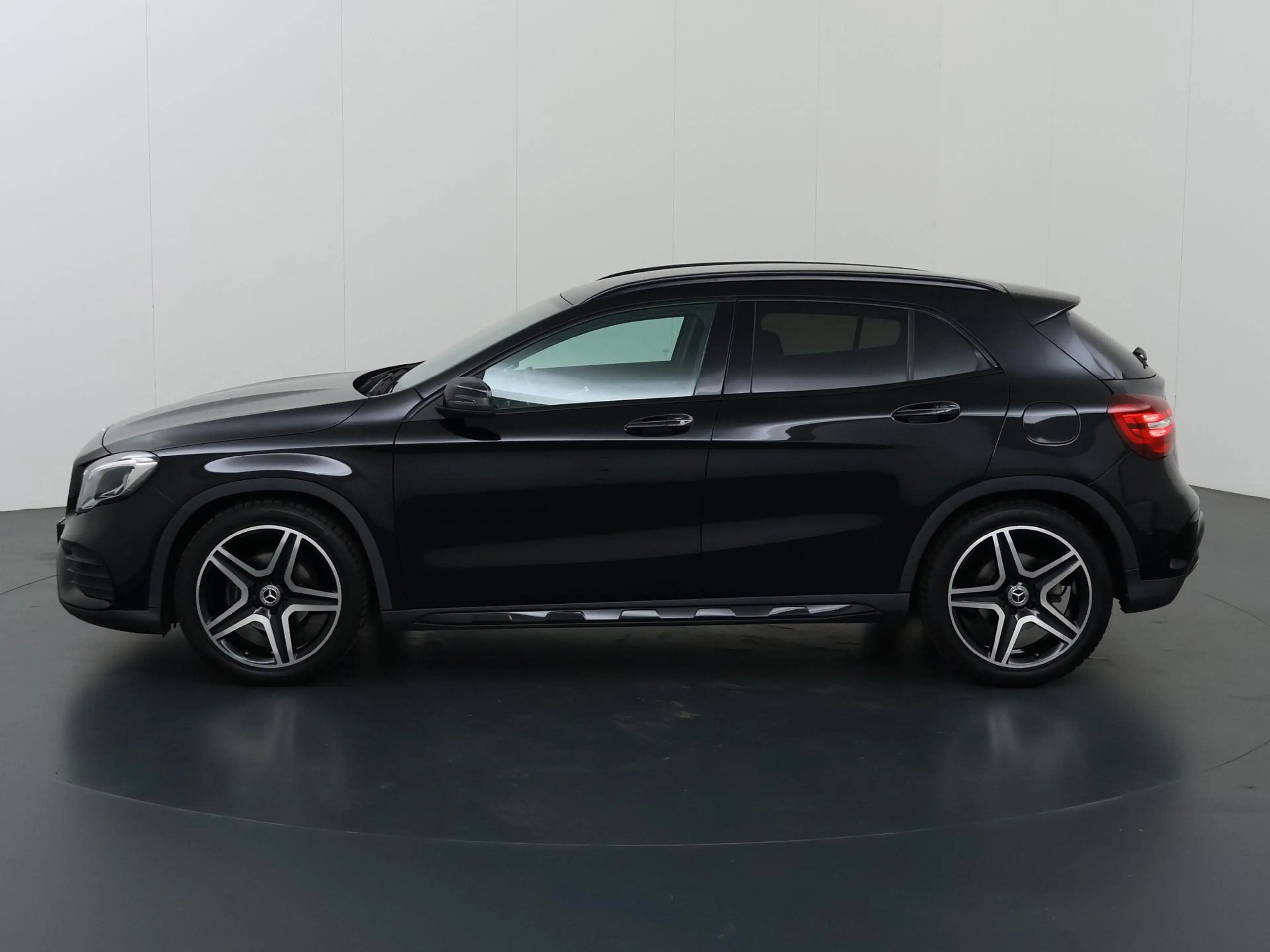 Mercedes-Benz GLA 180 Business Solution AMG | Night | Keyless | Achterui — photo 5