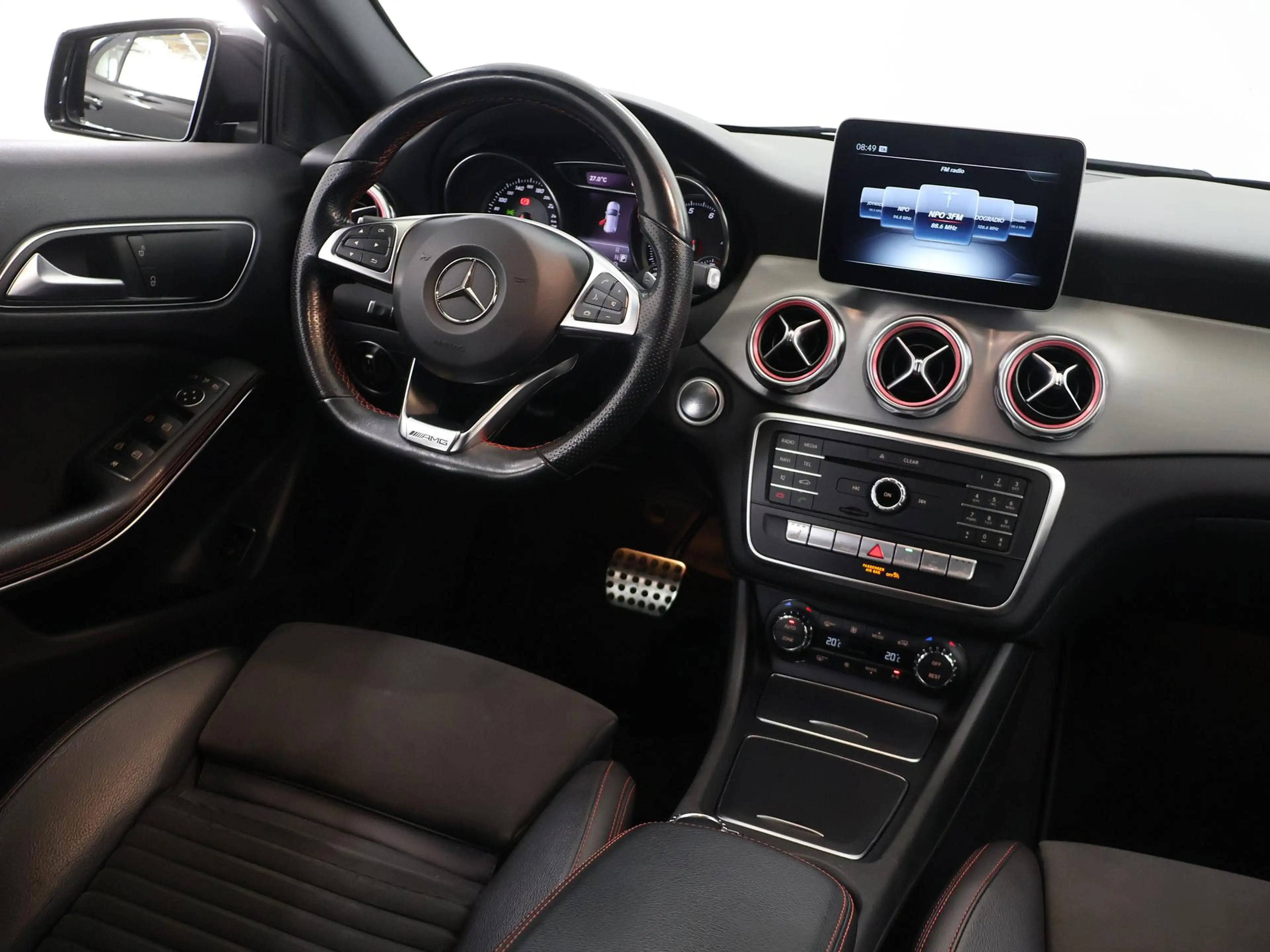Mercedes-Benz GLA 180 Business Solution AMG | Night | Keyless | Achterui — photo 9