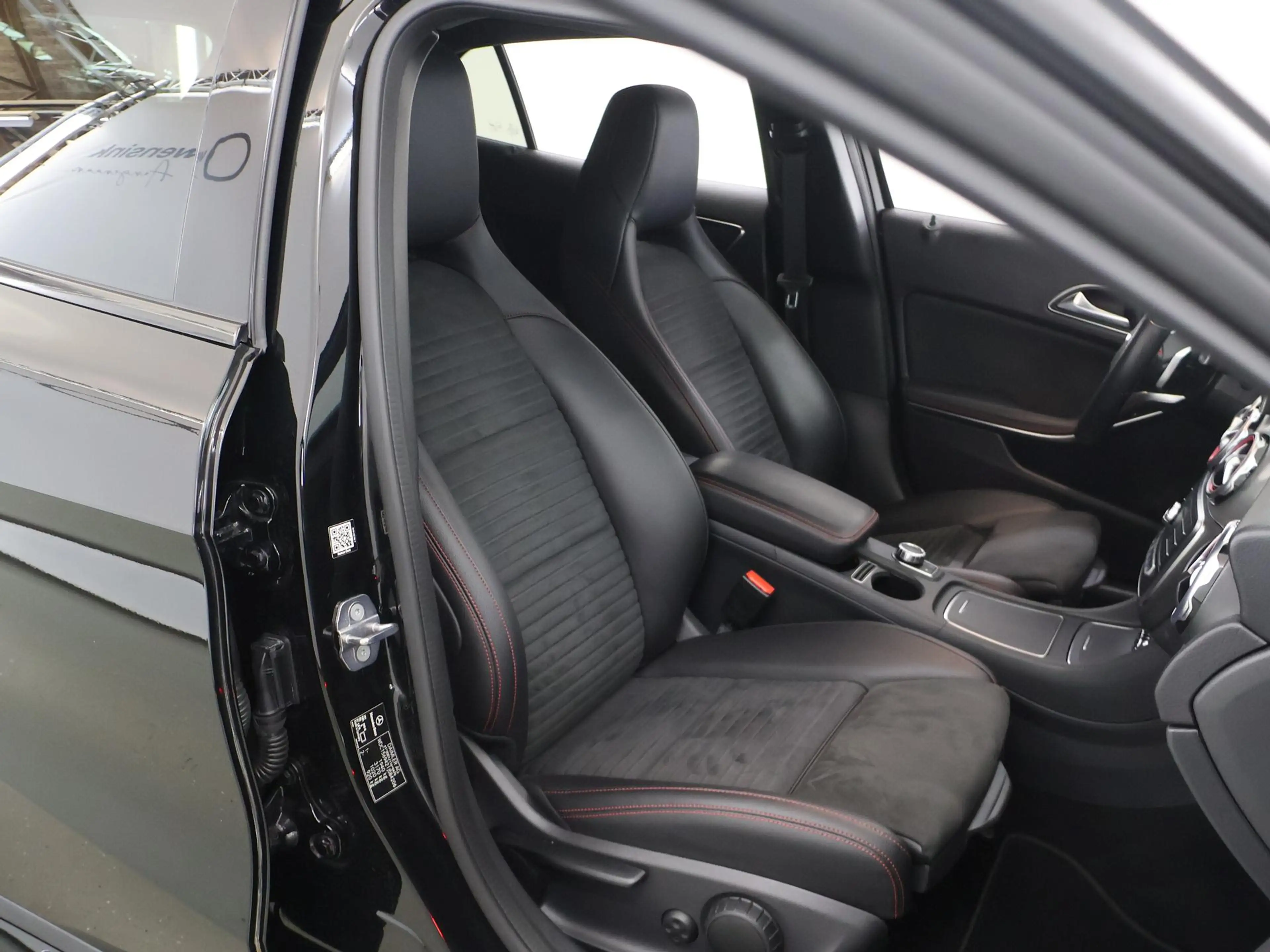 Mercedes-Benz GLA 180 Business Solution AMG | Night | Keyless | Achterui — photo 10