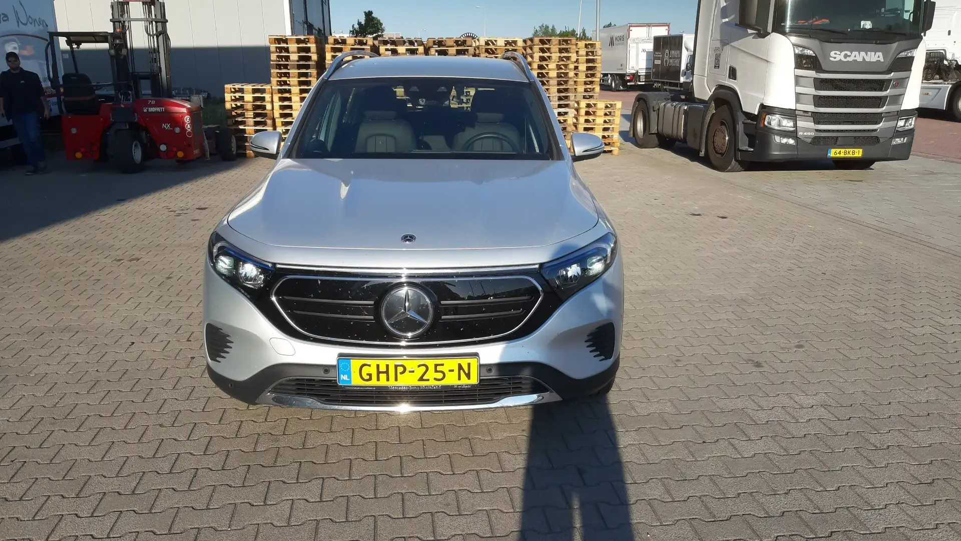 Mercedes-Benz EQB 350 4Matic Progressive - 2