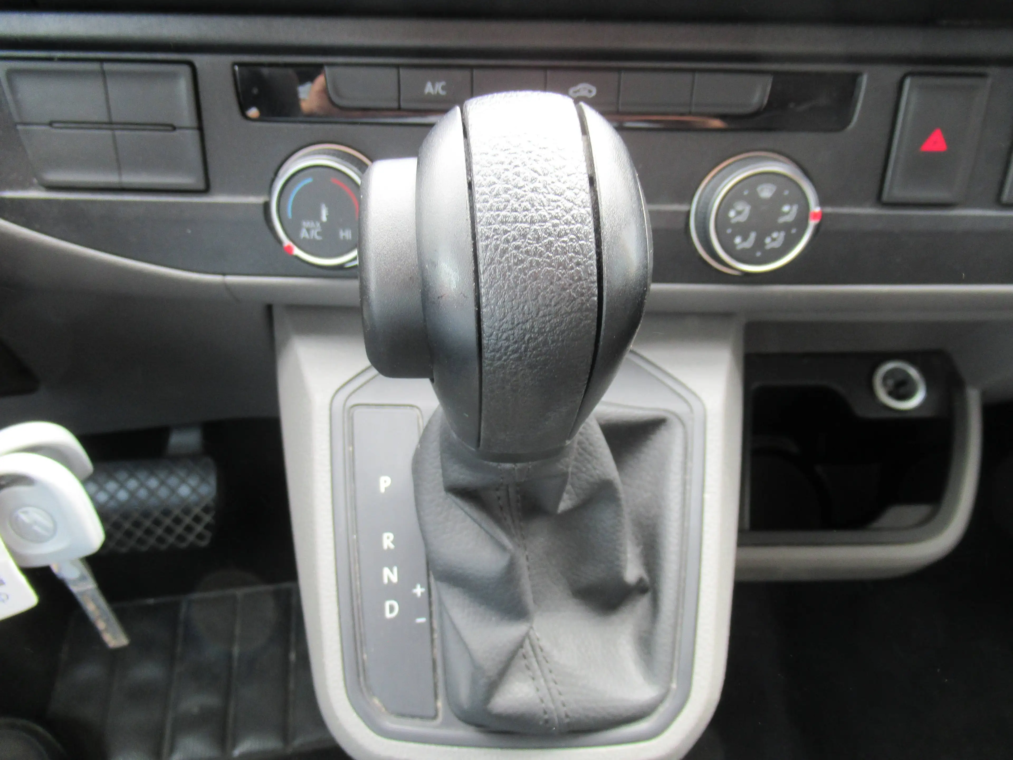 Volkswagen T6.1 Transporter 2.0 TDi SCR BMT Comfortline DSG 14800€TVA/BTW — photo 9