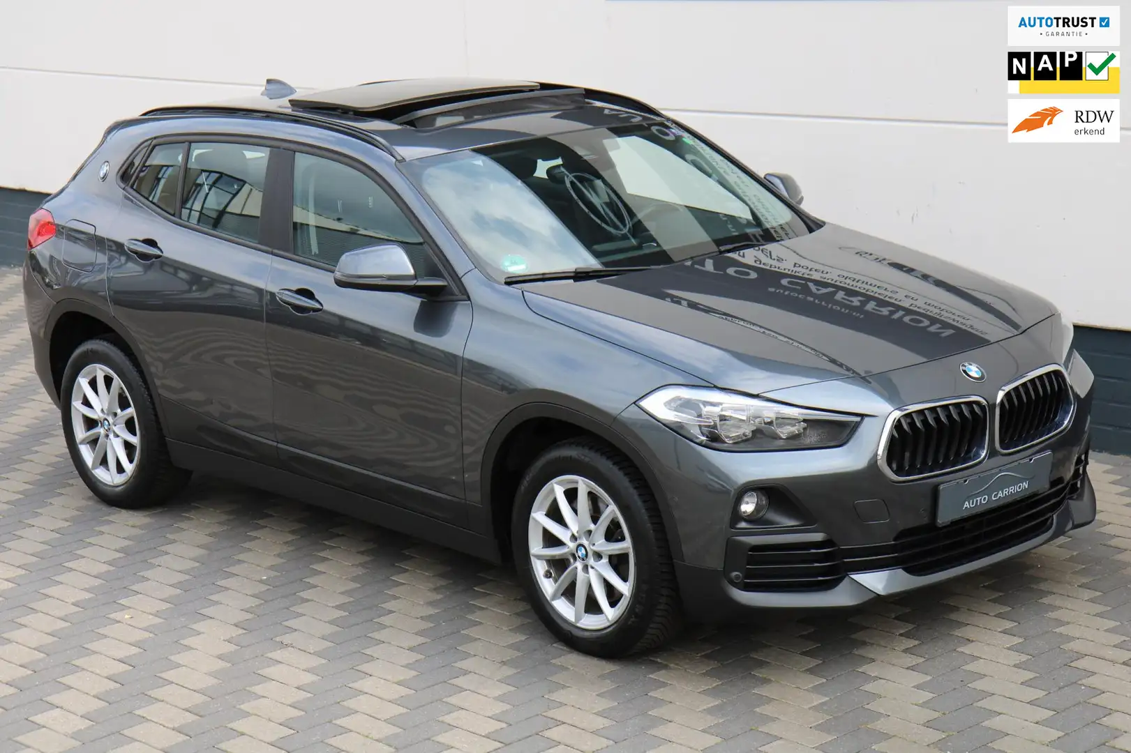 BMW X2 SDrive20i Pano Navi Trekhaak Dealer Ond 1Ste Eig ! Grijs - 1