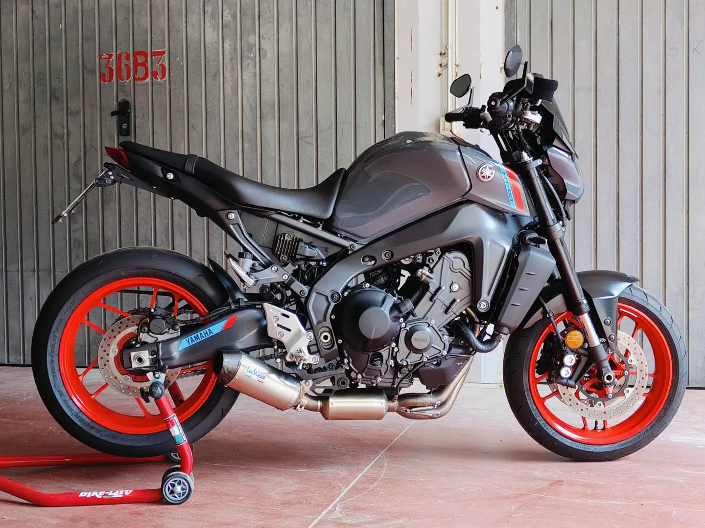 Yamaha MT-09 Grigio - 2