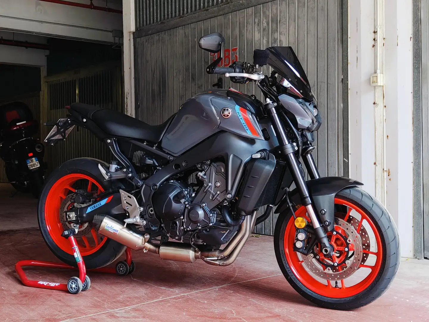 Yamaha MT-09 Grigio - 1