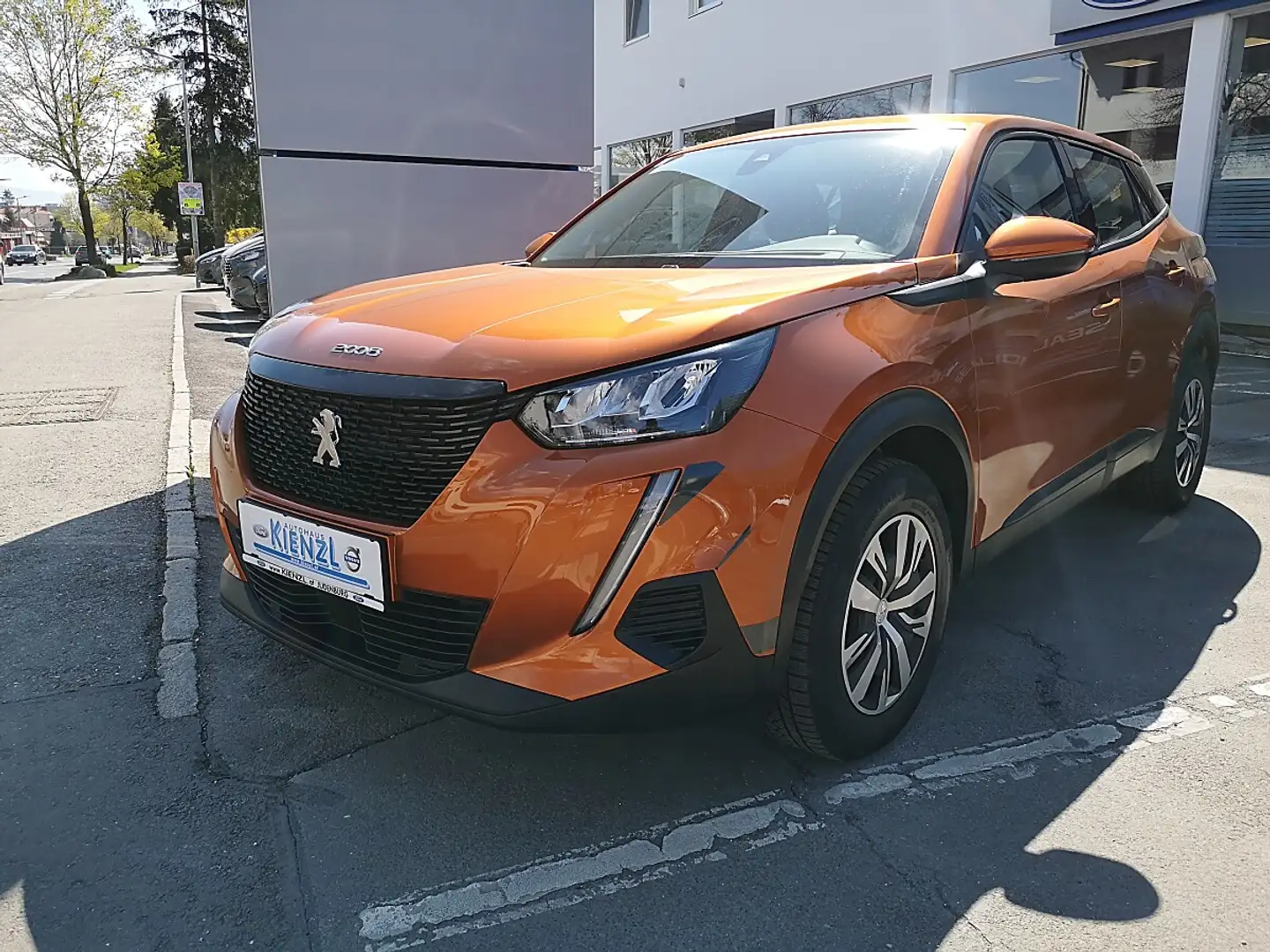Peugeot 2008 PureTech 100 S&S Active 6-Gang-Manuell Orange - 1