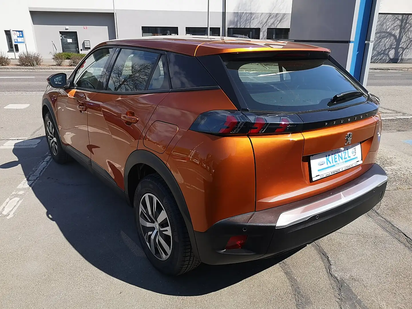 Peugeot 2008 PureTech 100 S&S Active 6-Gang-Manuell Orange - 2