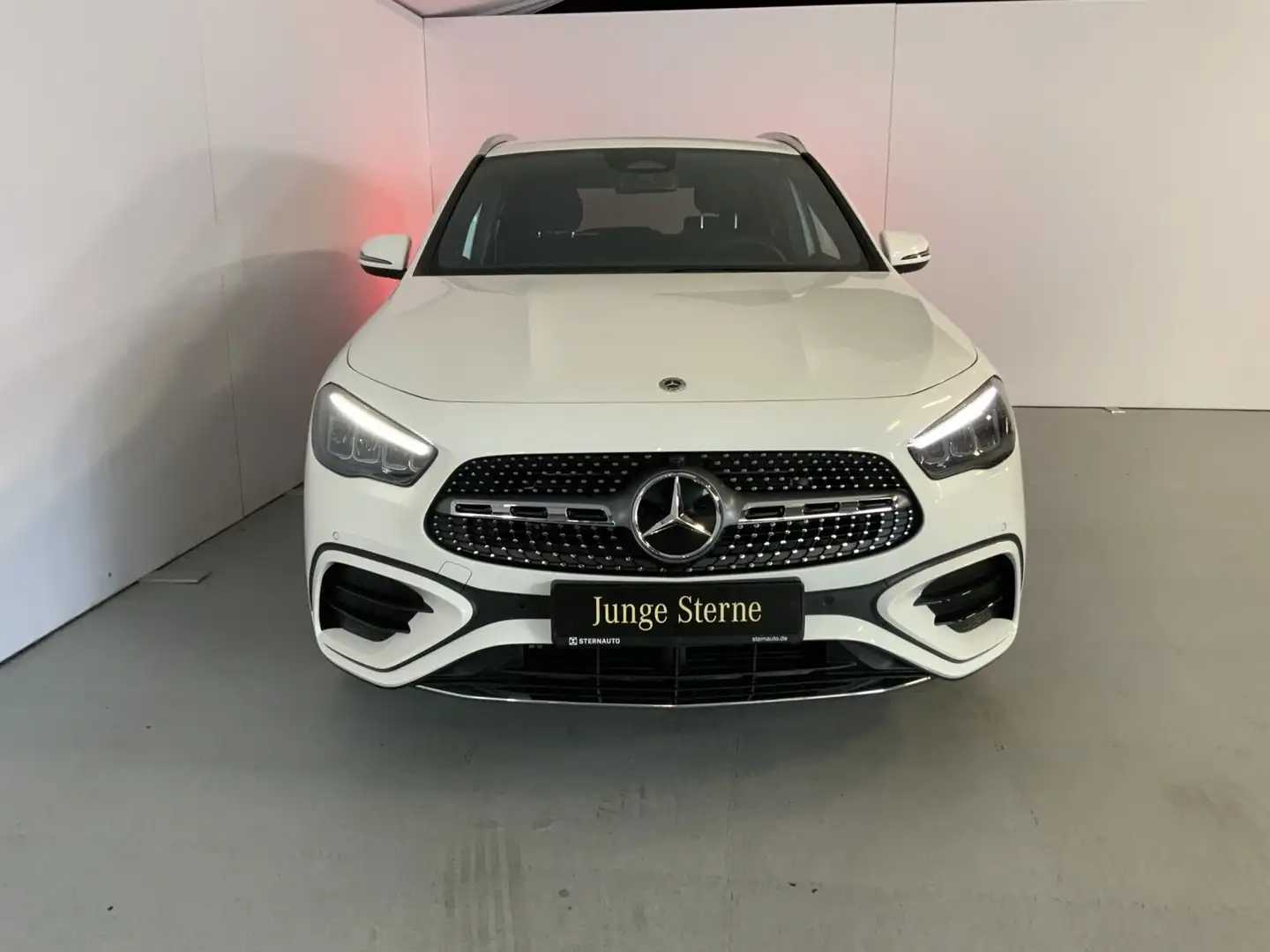Mercedes-Benz GLA 200 GLA 200 d AMG RüKam Sound AHK Tempomat KEYLESS Weiß - 2