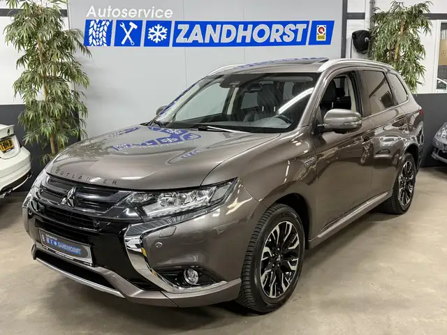 Mitsubishi Outlander 2.0 PHEV Pure // Leer // Camera // Schuifdak
