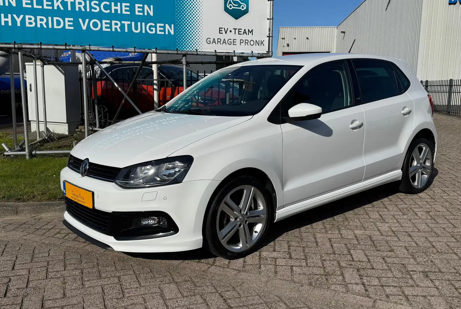 Volkswagen Polo 1.2 TSI R-Line NAVIGATIE/CLIMA/STOELVERWARMIING Wit - 2