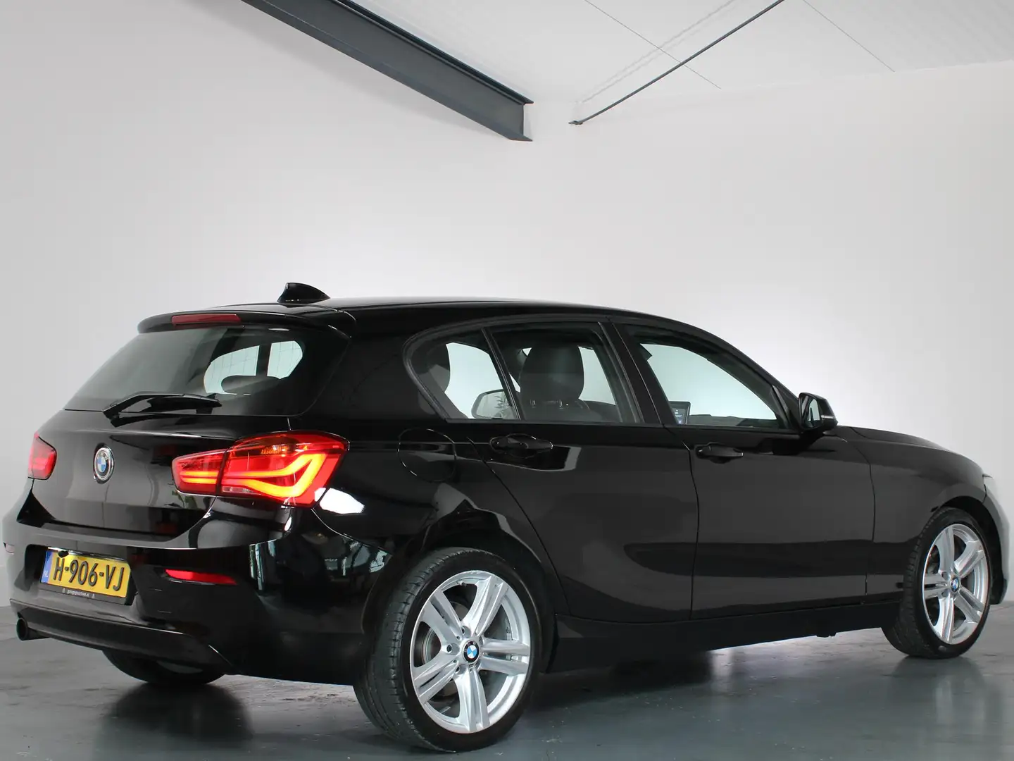 BMW 118 1-serie 118i Centennial Executive, Apple CarPlay, Zwart - 2