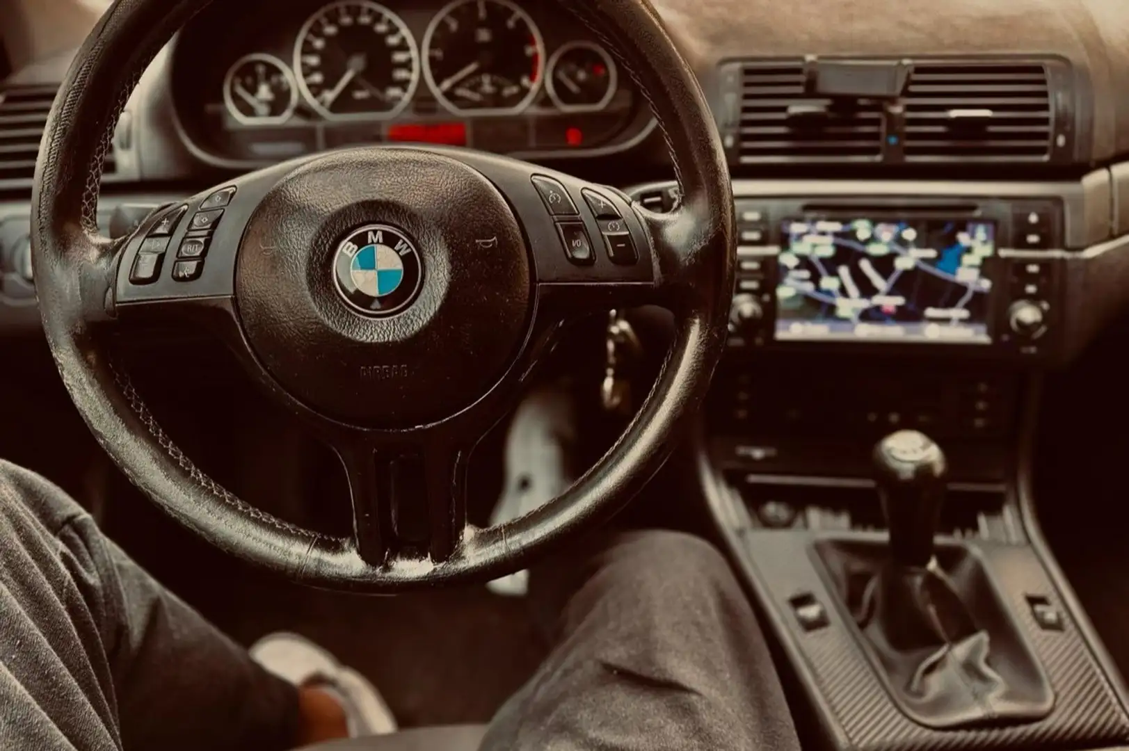 BMW 320 e46 sedan - 1