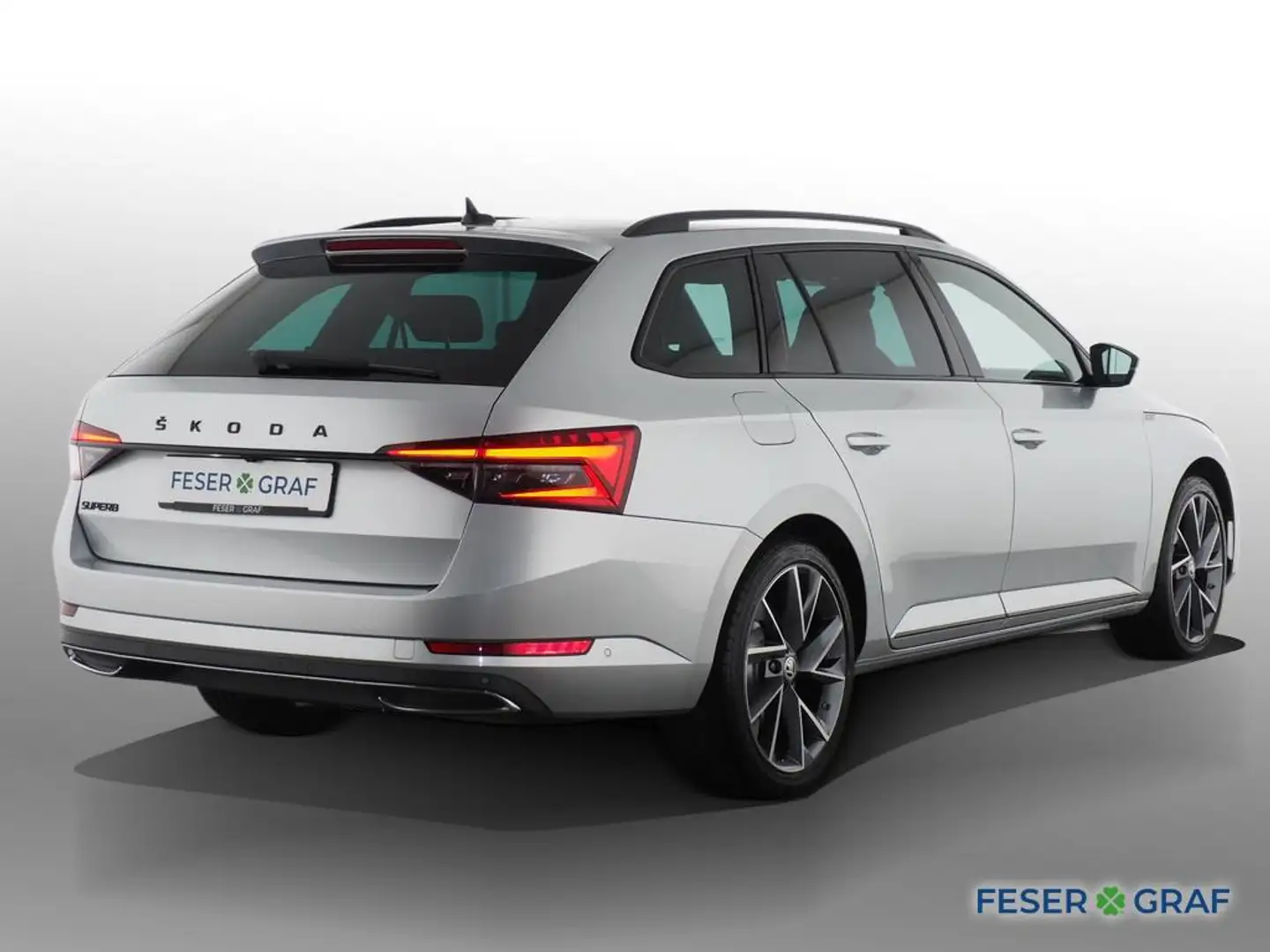 Skoda Superb Combi 2.0TDI Sportline DSG AHK ACC Kamera Srebrny - 2