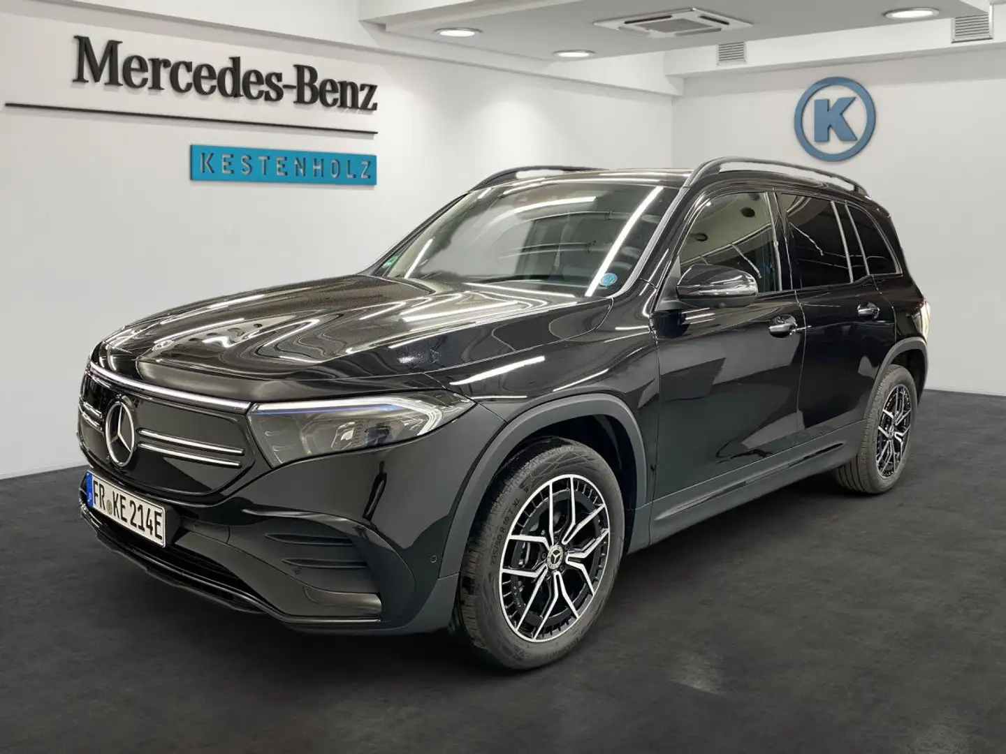 Mercedes-Benz EQB 300 4MATIC AMG+PANO+NIGHT+PARK+DISTR Czarny - 2