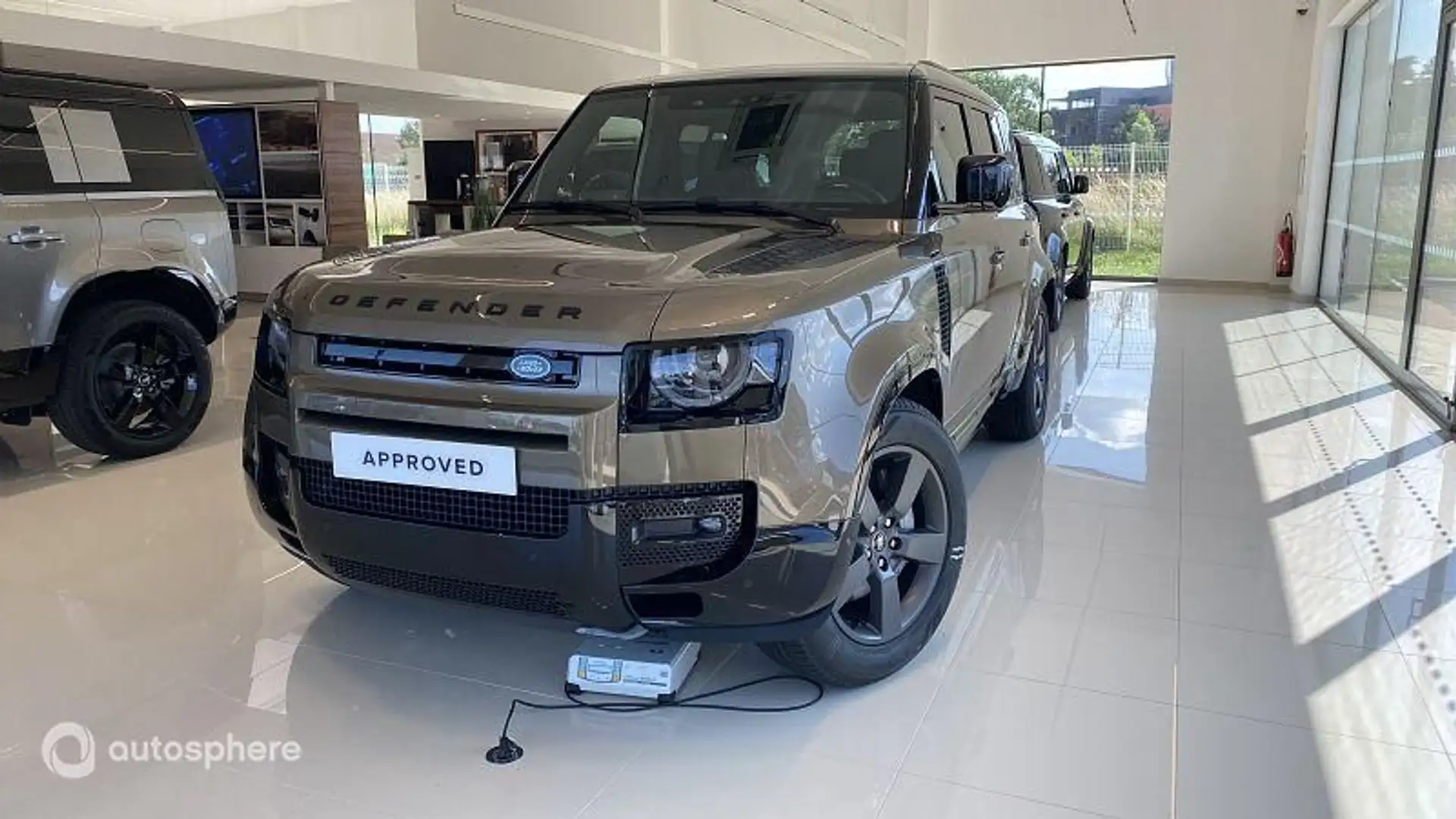 Land Rover Defender 110 2.0 P300e X-Dynamic SE - 1