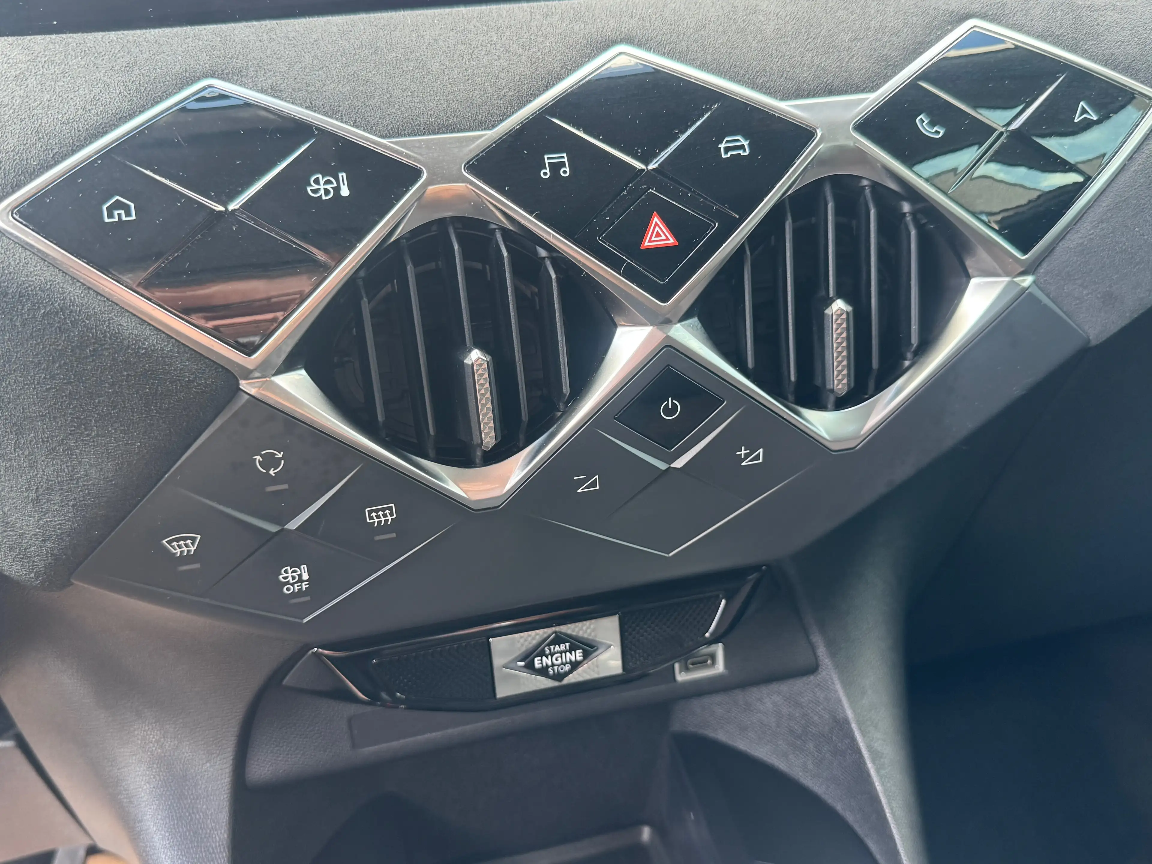 DS Automobiles DS 3 PERFORMANCE LINE | 1.2 PURETECH - 100 PK | CAR-PLAY + LED | — photo 11